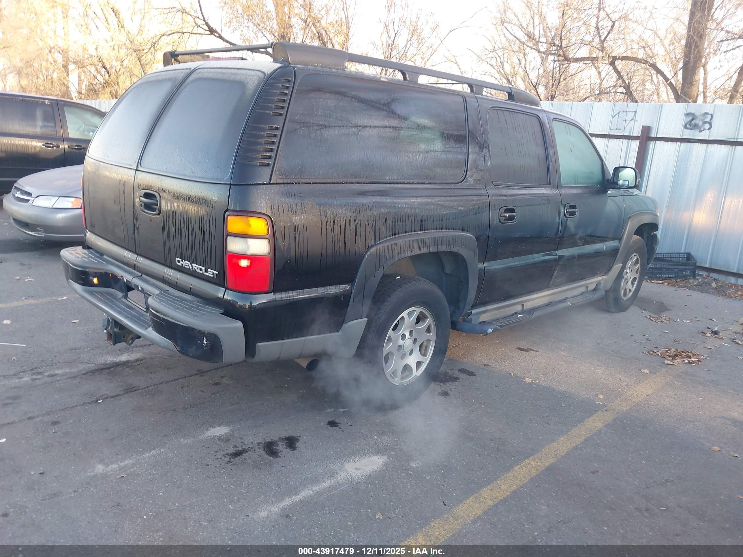 CHEVROLET SUBURBAN image 4