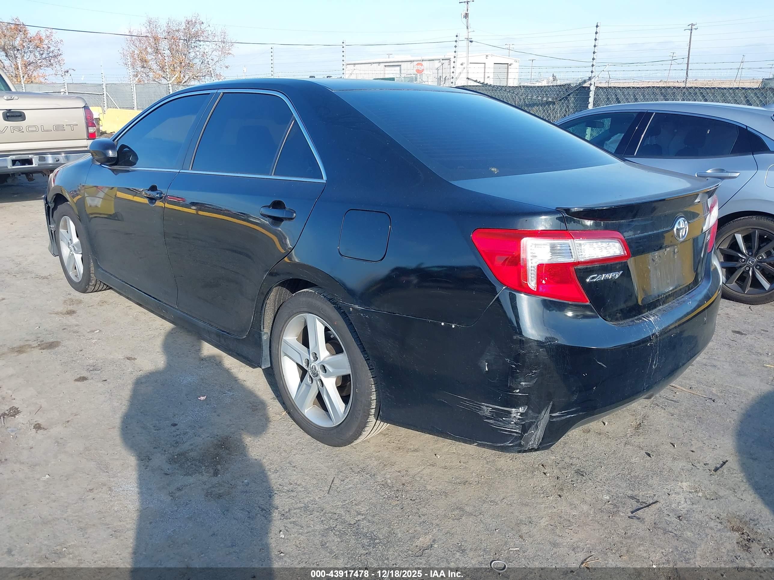 TOYOTA CAMRY image 3