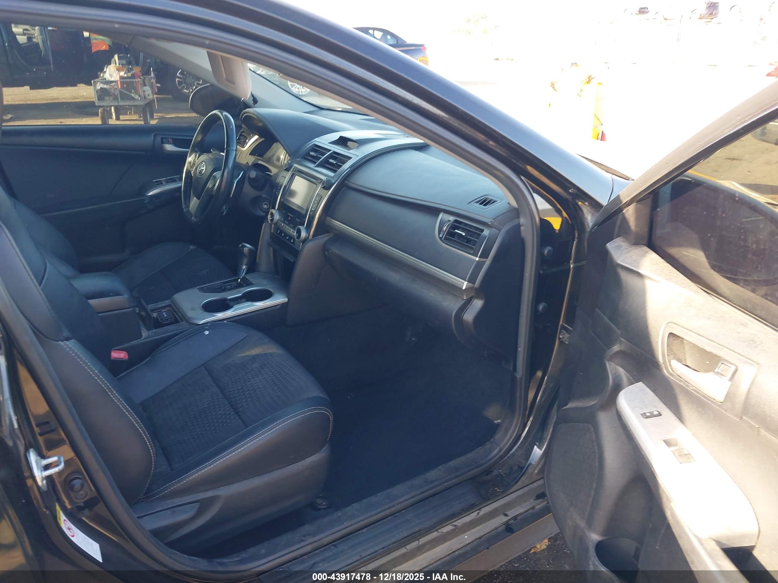 TOYOTA CAMRY image 5