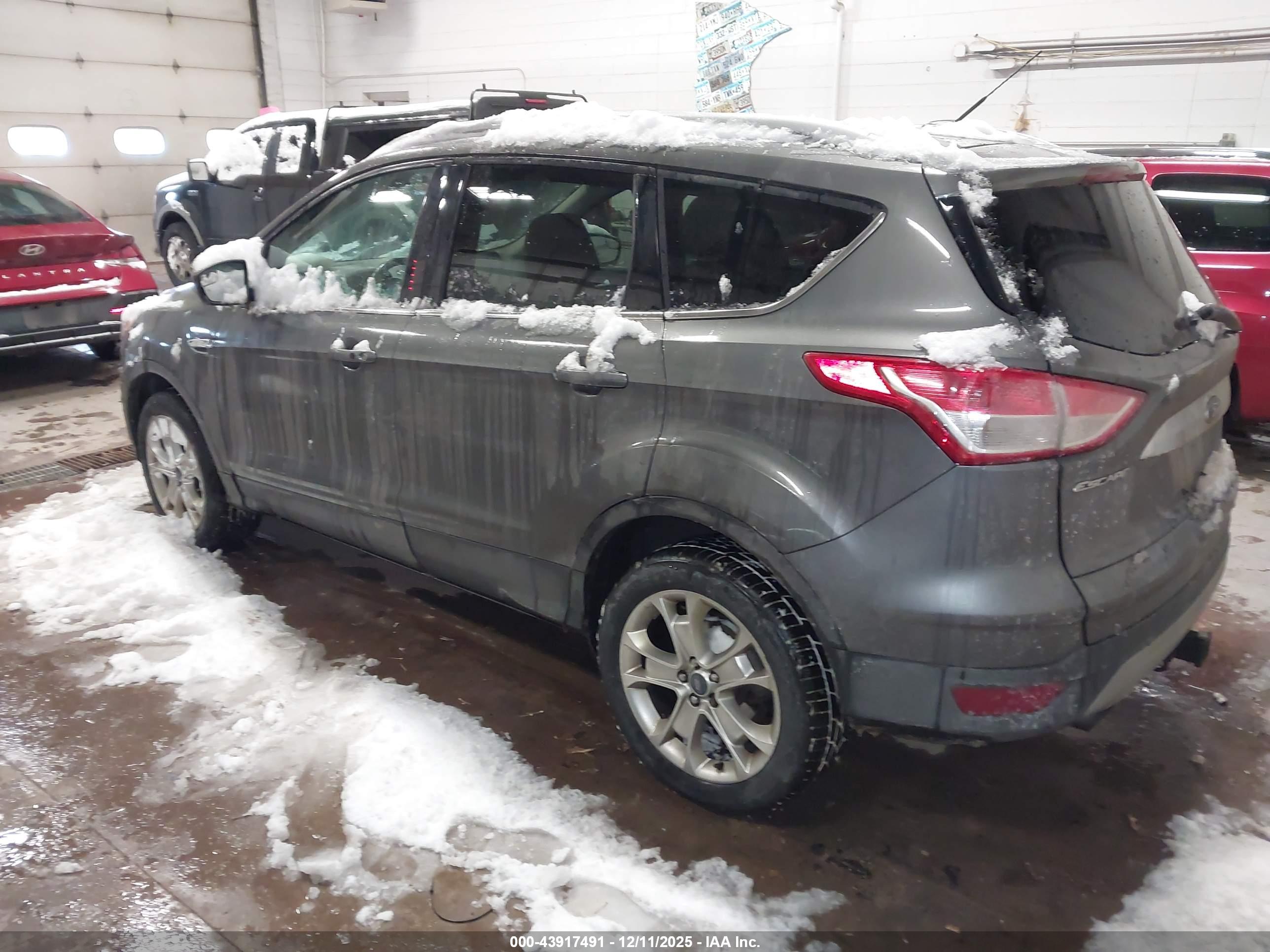 FORD ESCAPE image 3