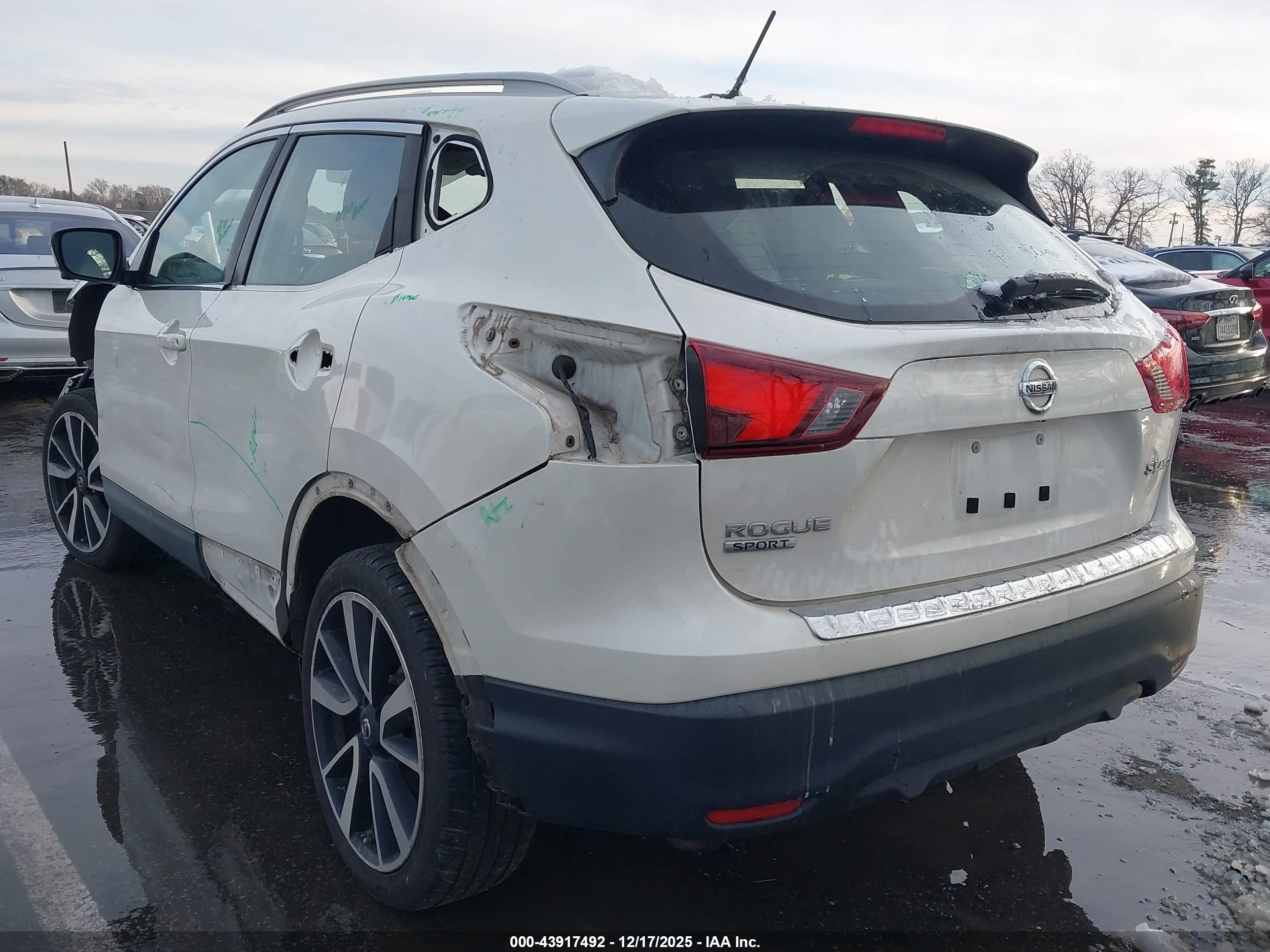 NISSAN ROGUE image 3