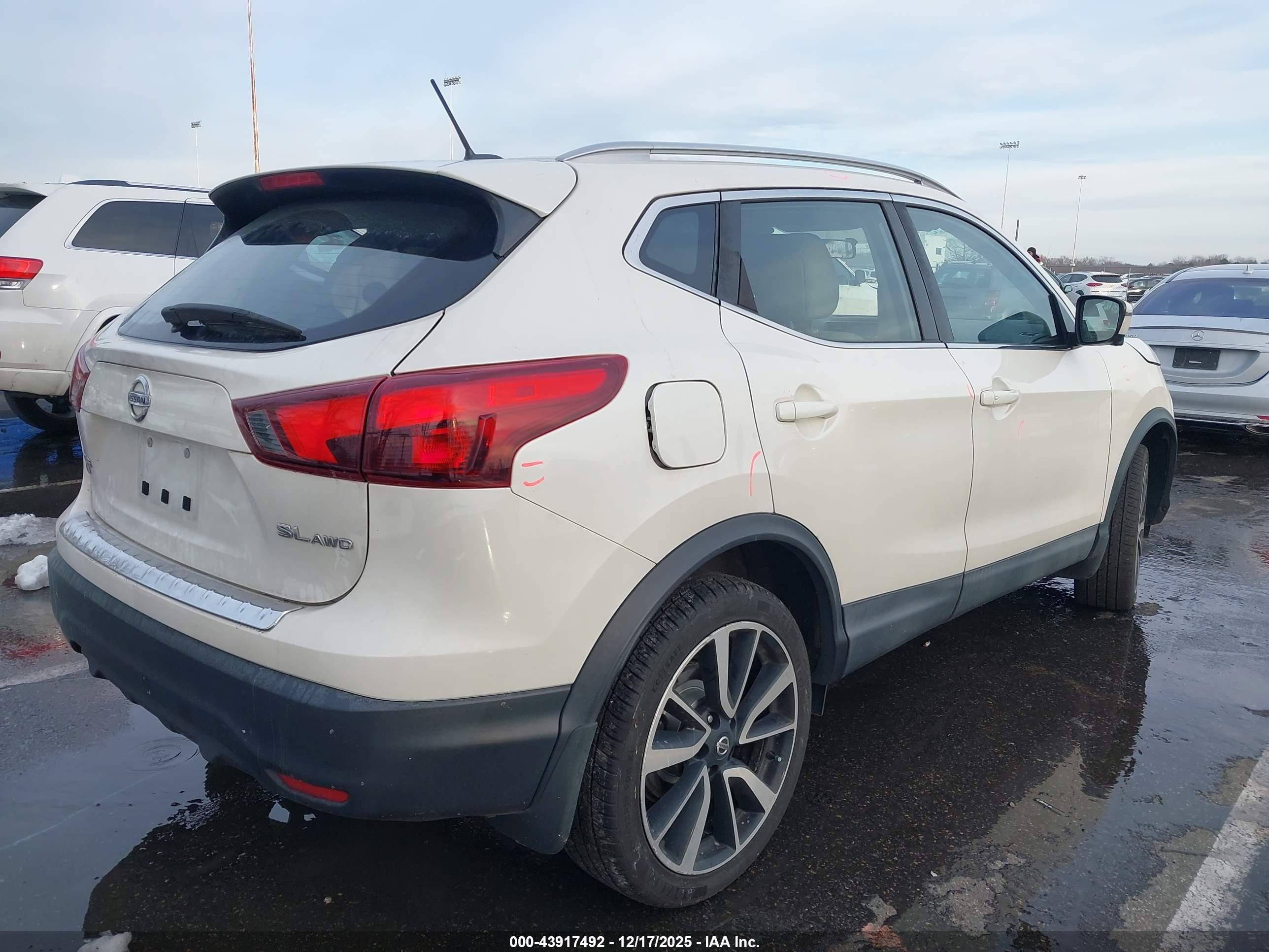 NISSAN ROGUE image 4