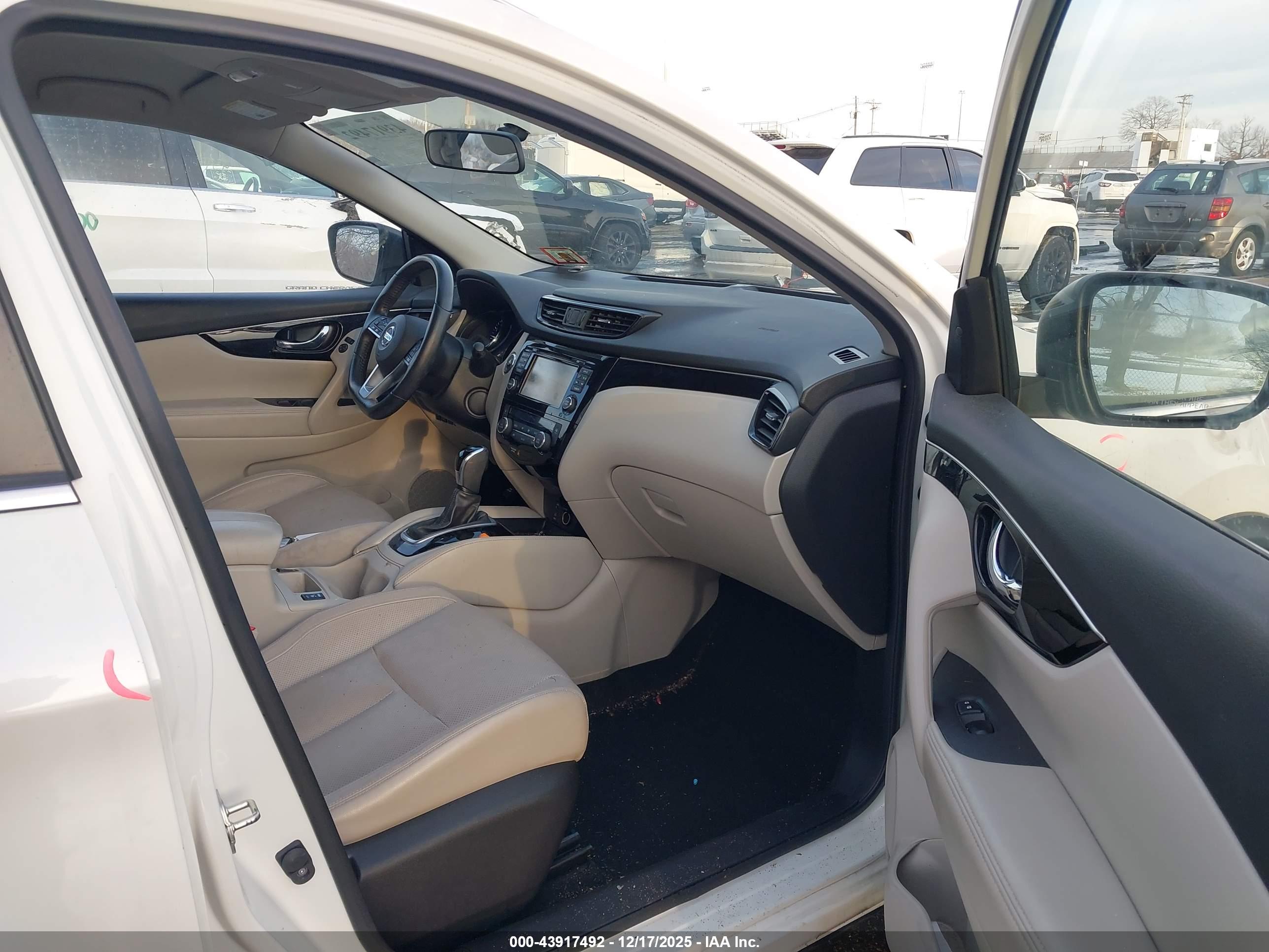 NISSAN ROGUE image 5