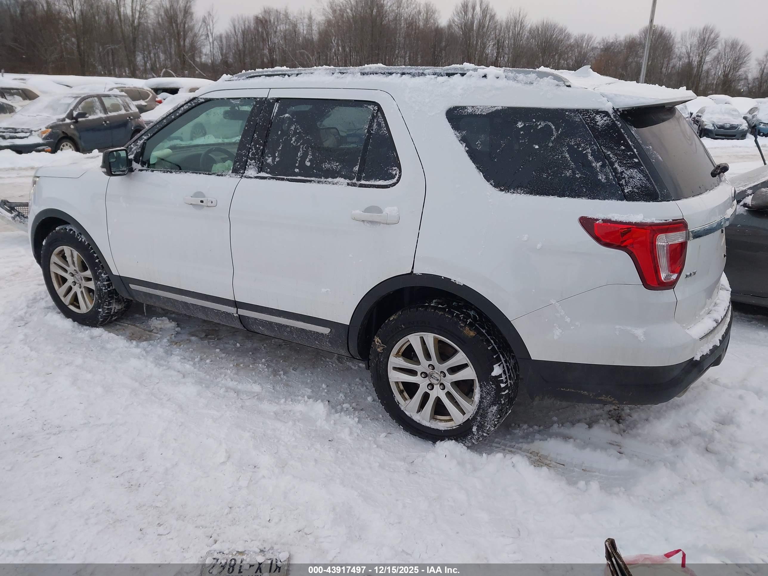 FORD EXPLORER image 3