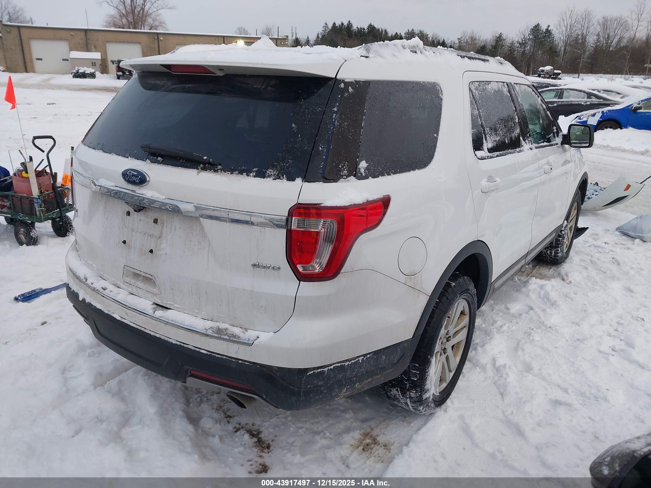 FORD EXPLORER image 4
