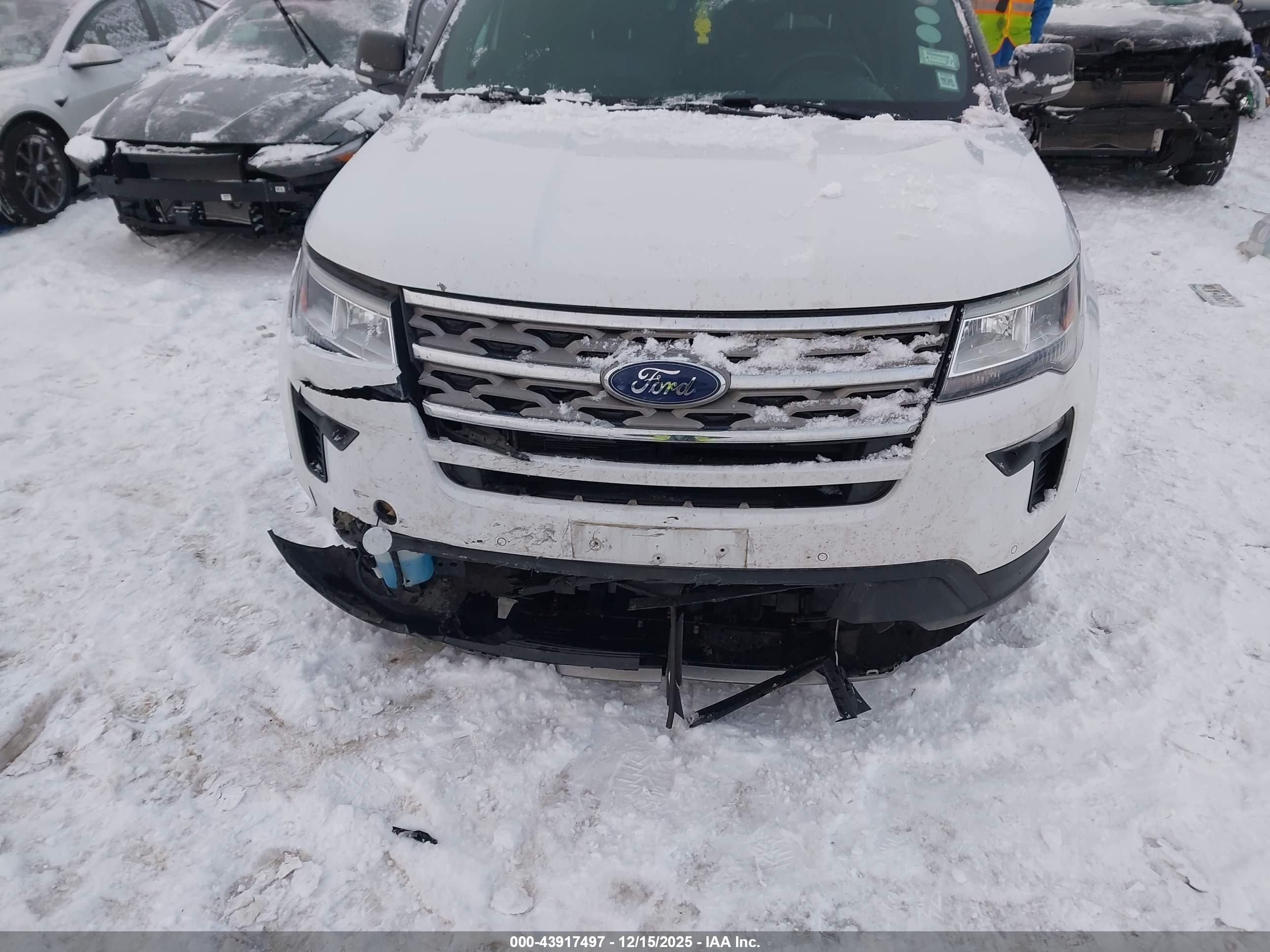 FORD EXPLORER image 6
