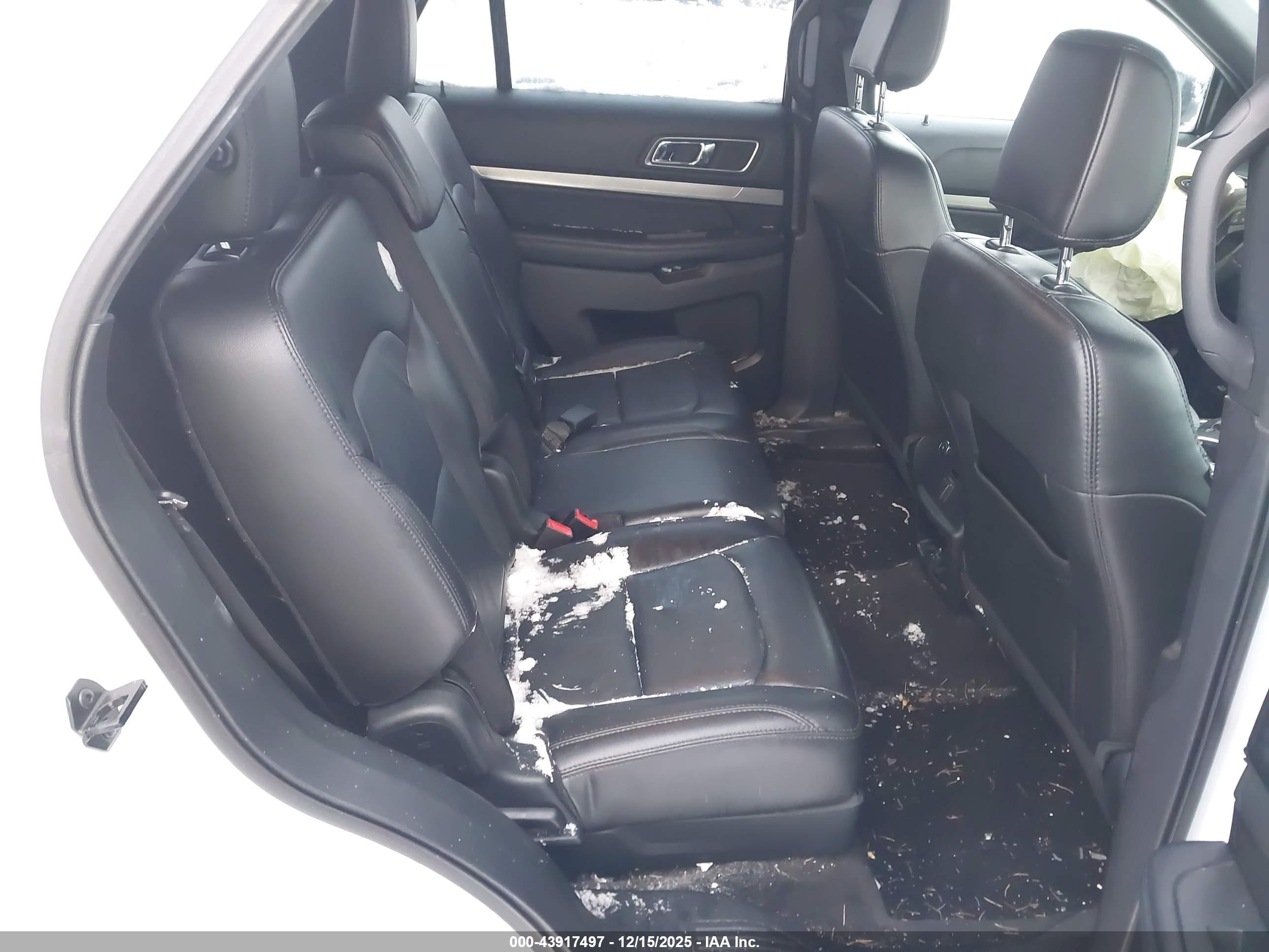 FORD EXPLORER image 8