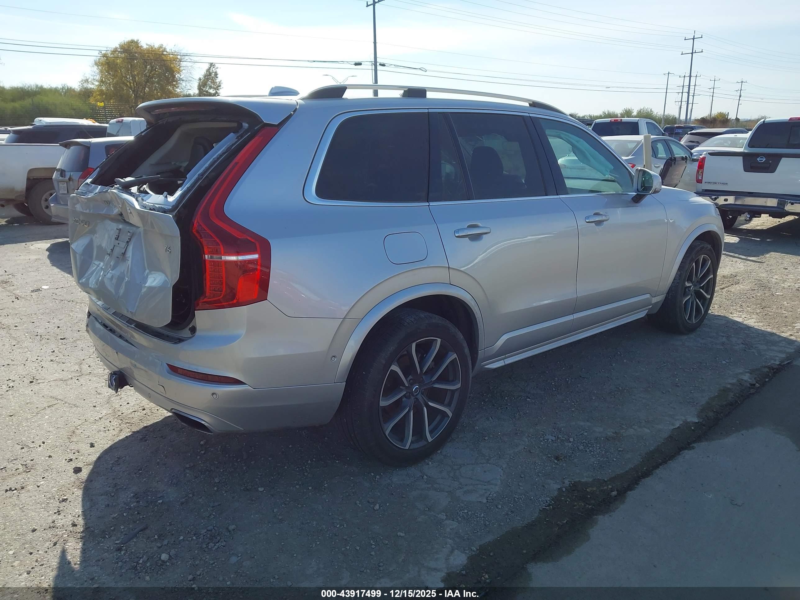 VOLVO XC90 image 4