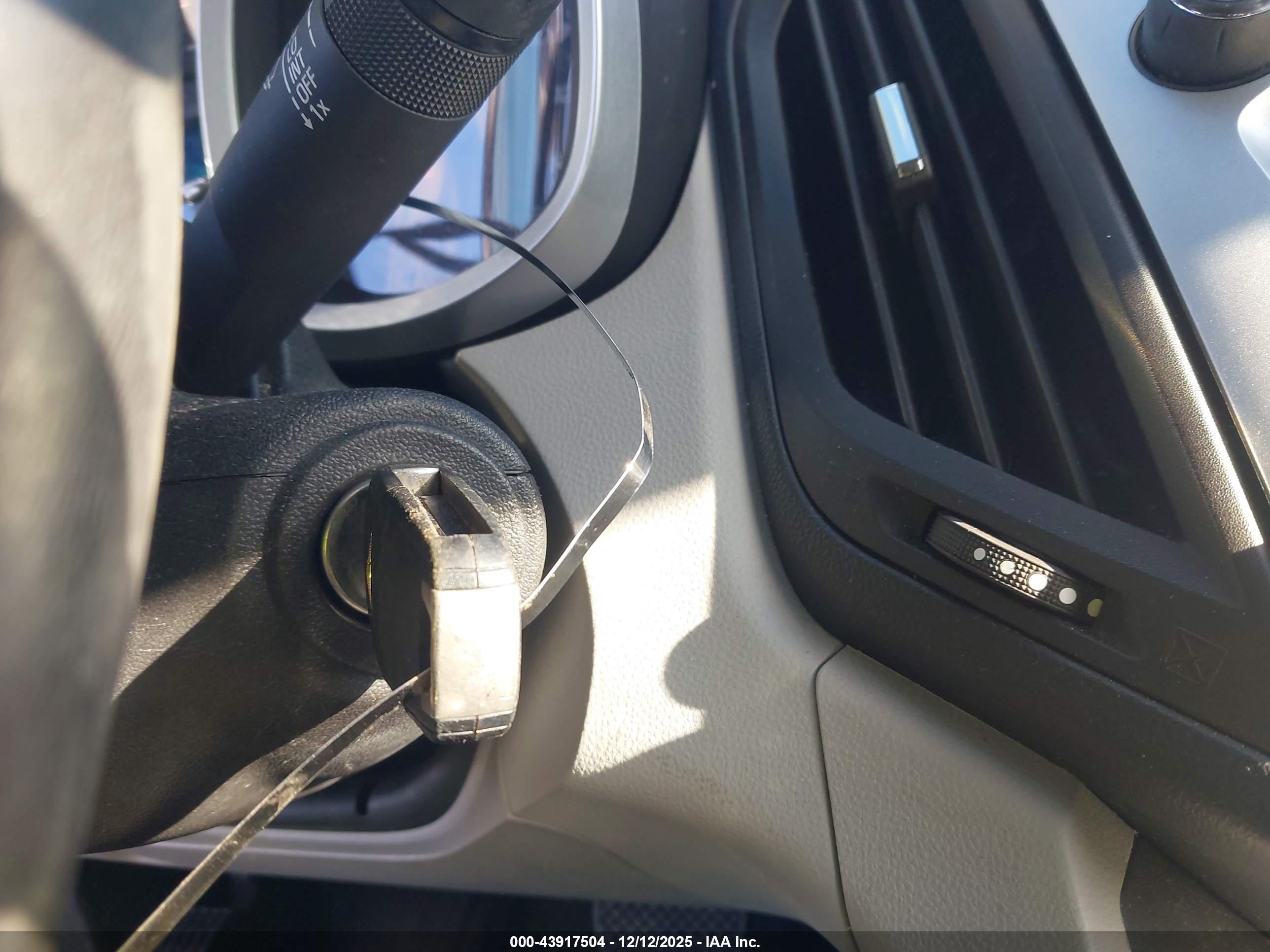 CHEVROLET EQUINOX image 11