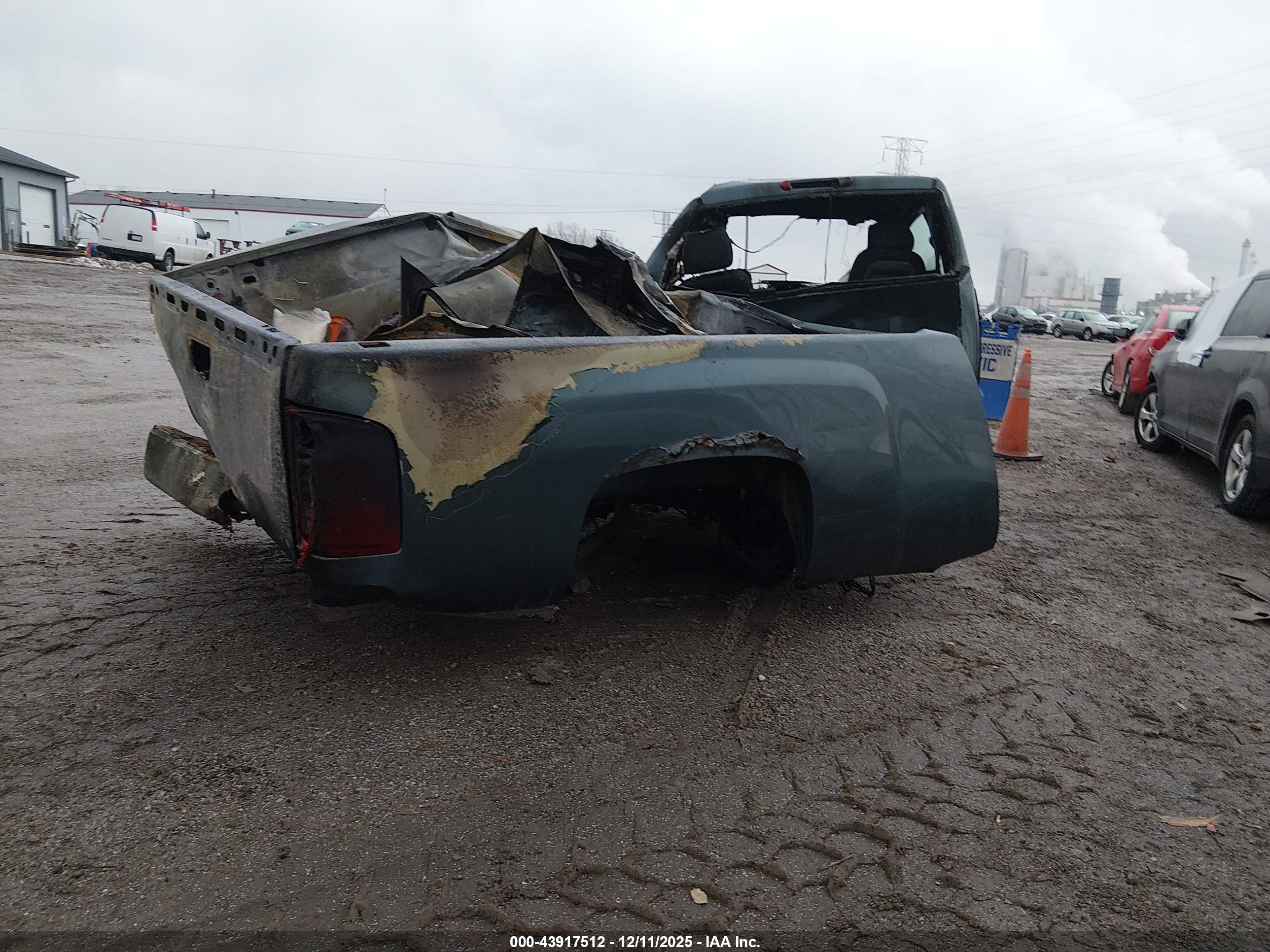 CHEVROLET SILVERADO image 4