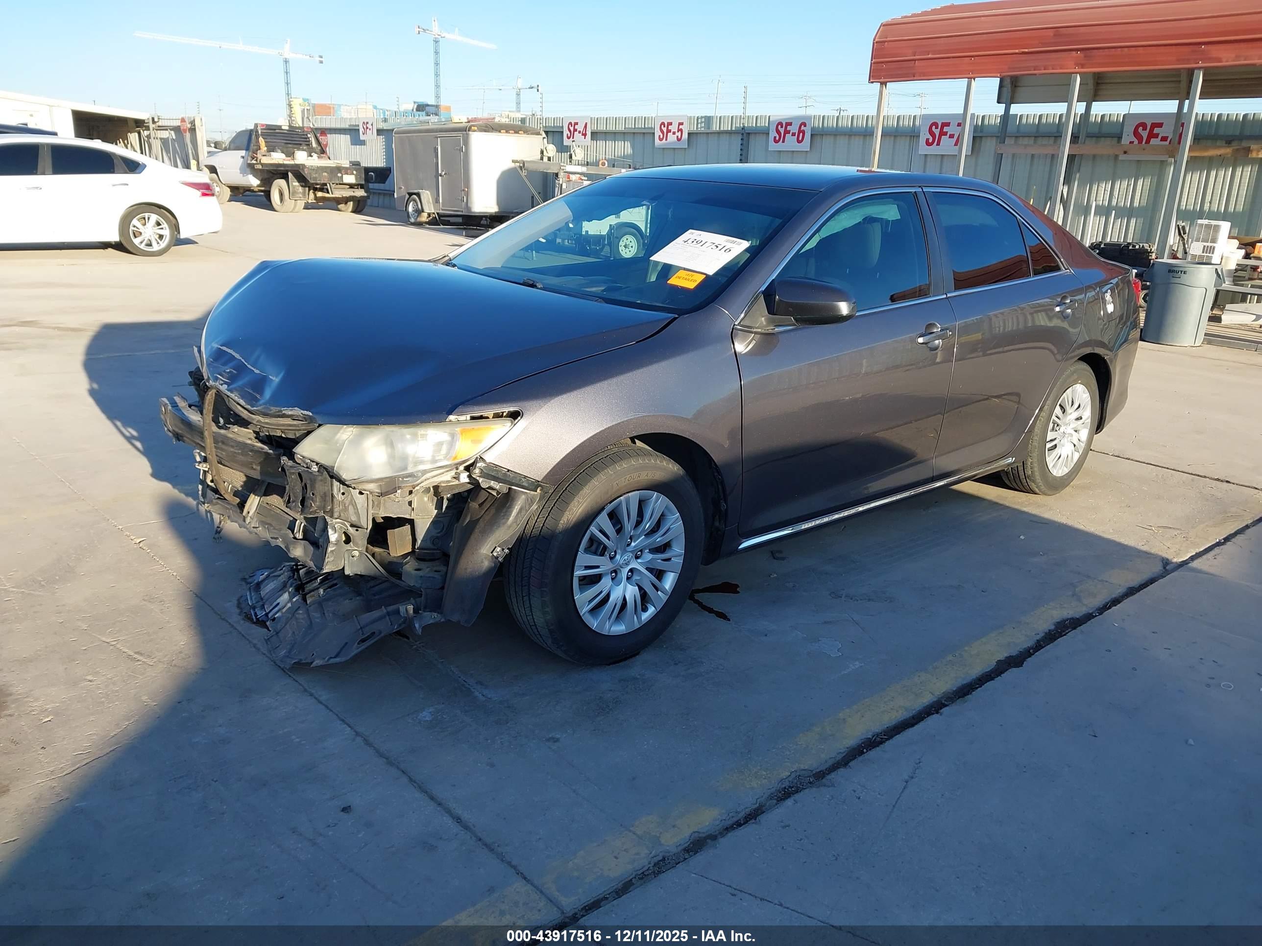 TOYOTA CAMRY image 2