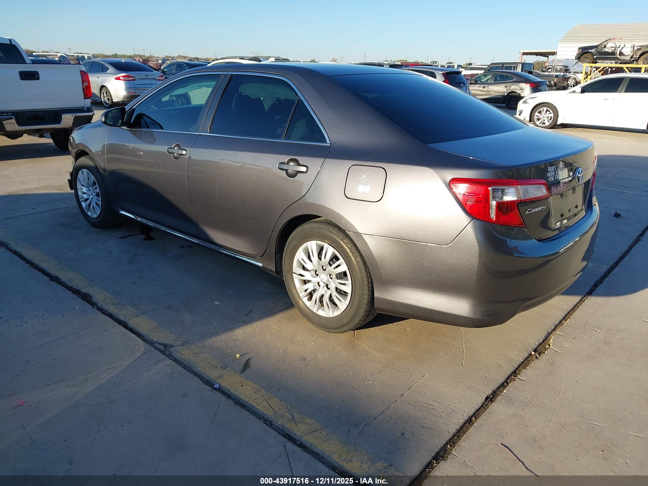 TOYOTA CAMRY image 3