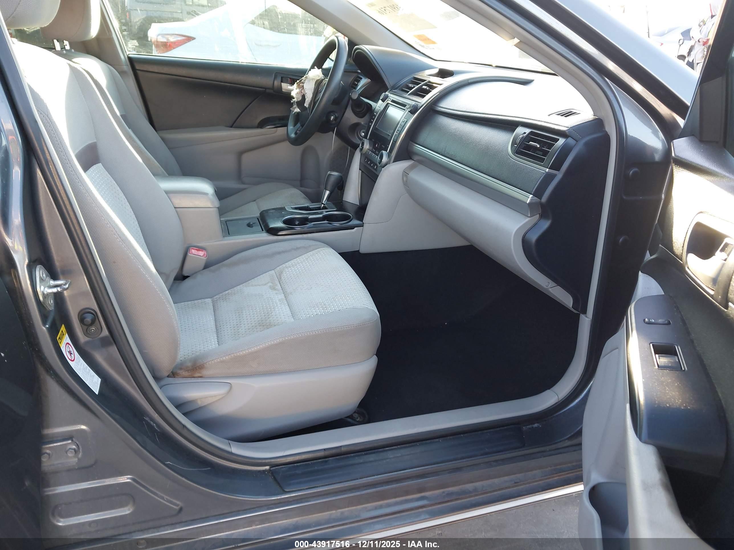 TOYOTA CAMRY image 5