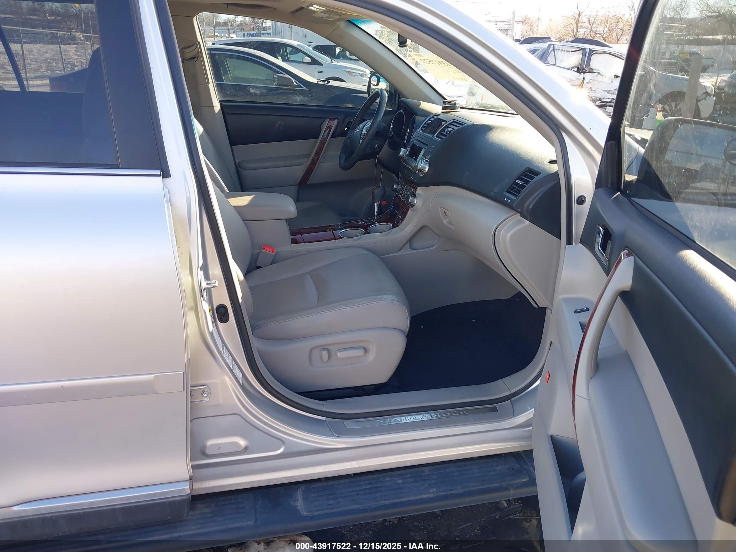 TOYOTA HIGHLANDER image 5