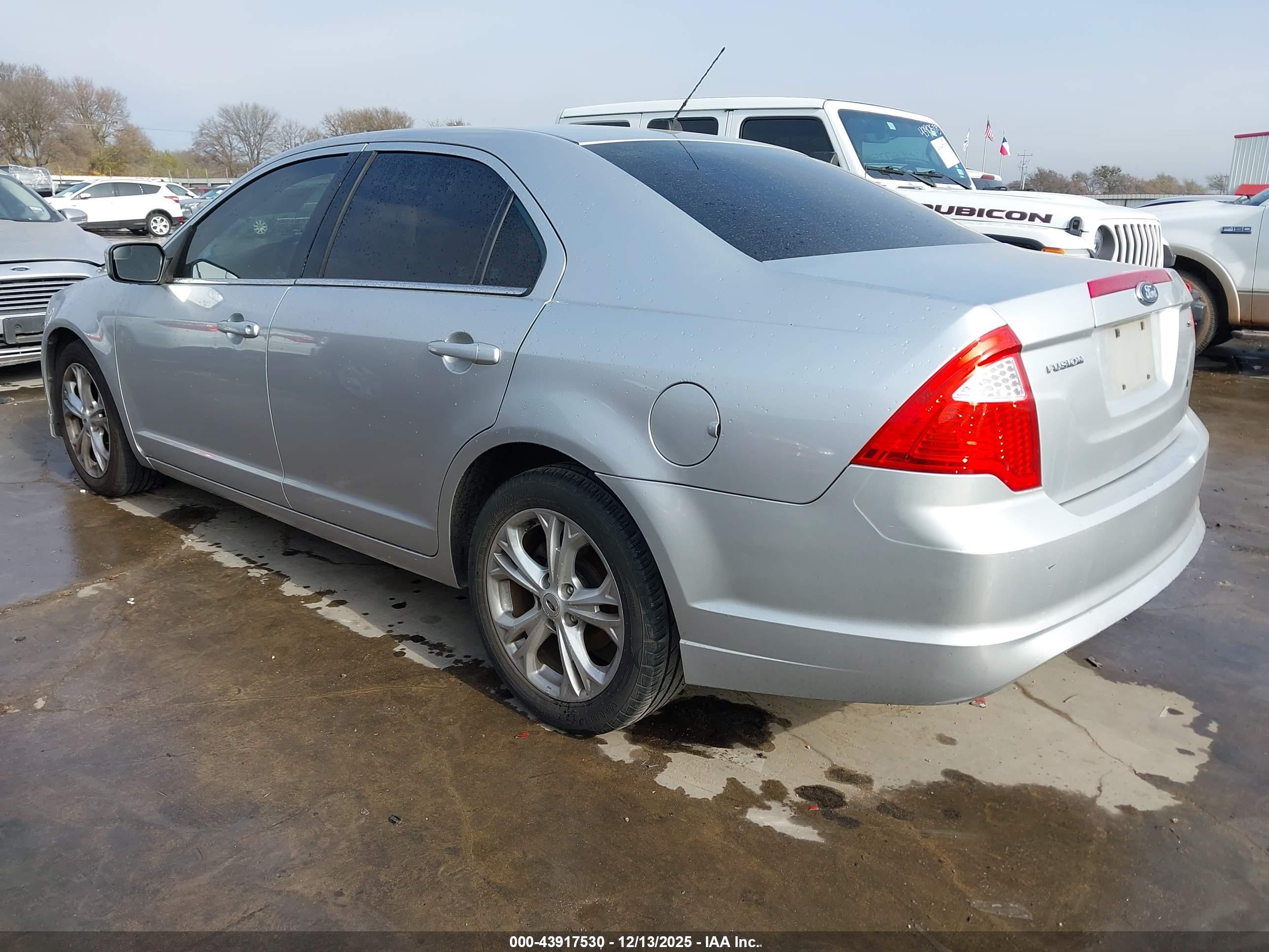 FORD FUSION image 3