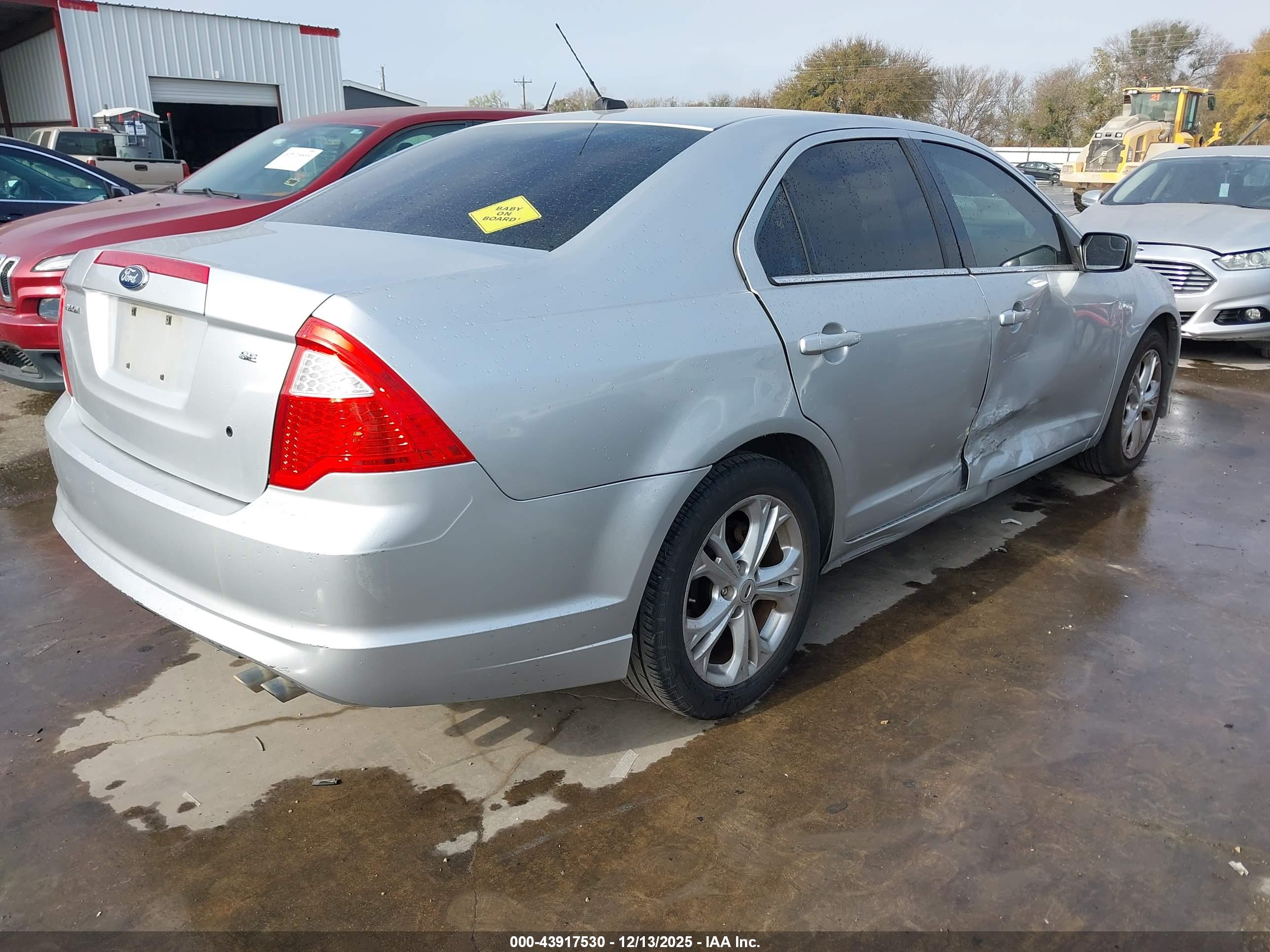 FORD FUSION image 4