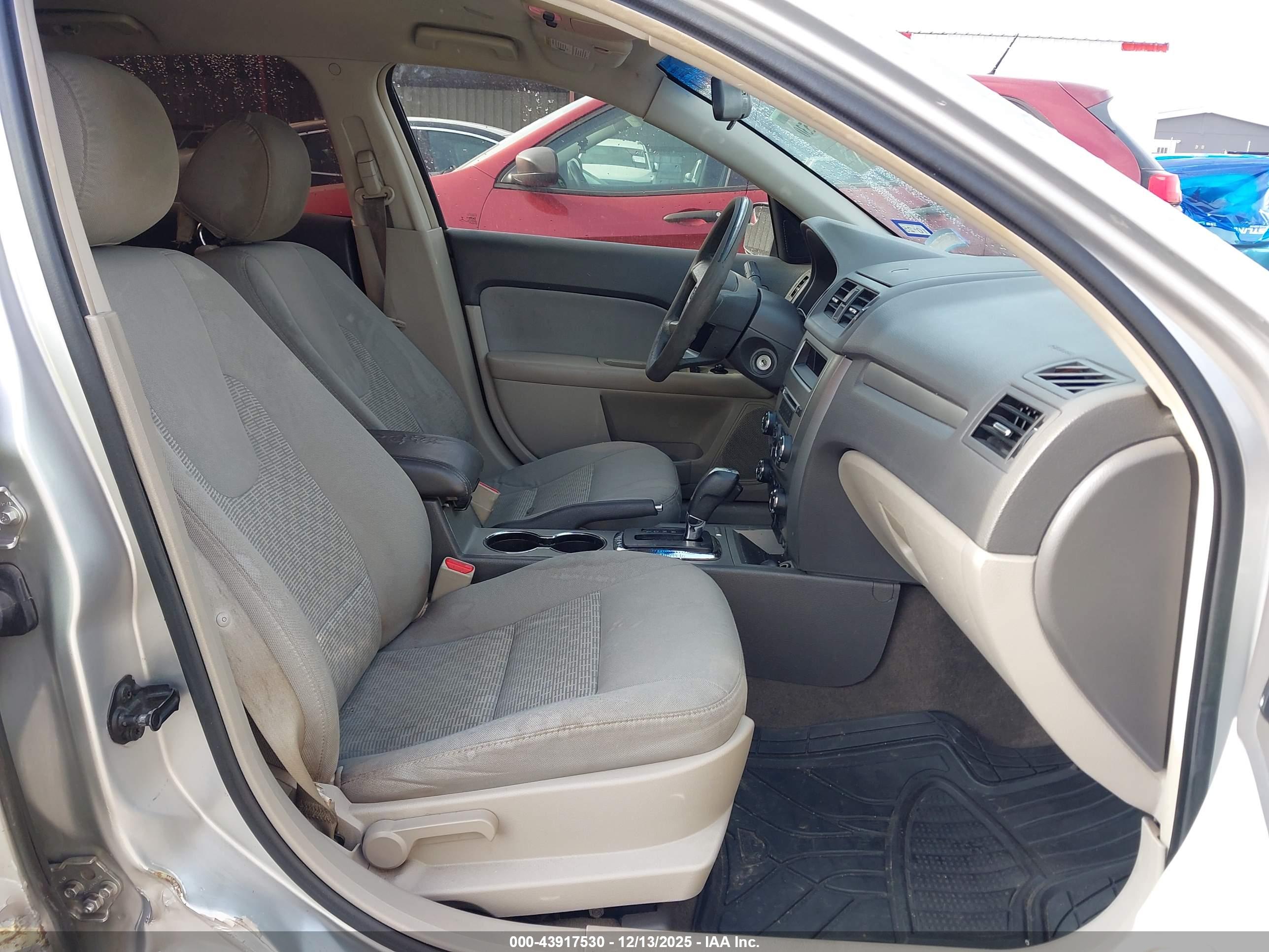 FORD FUSION image 5