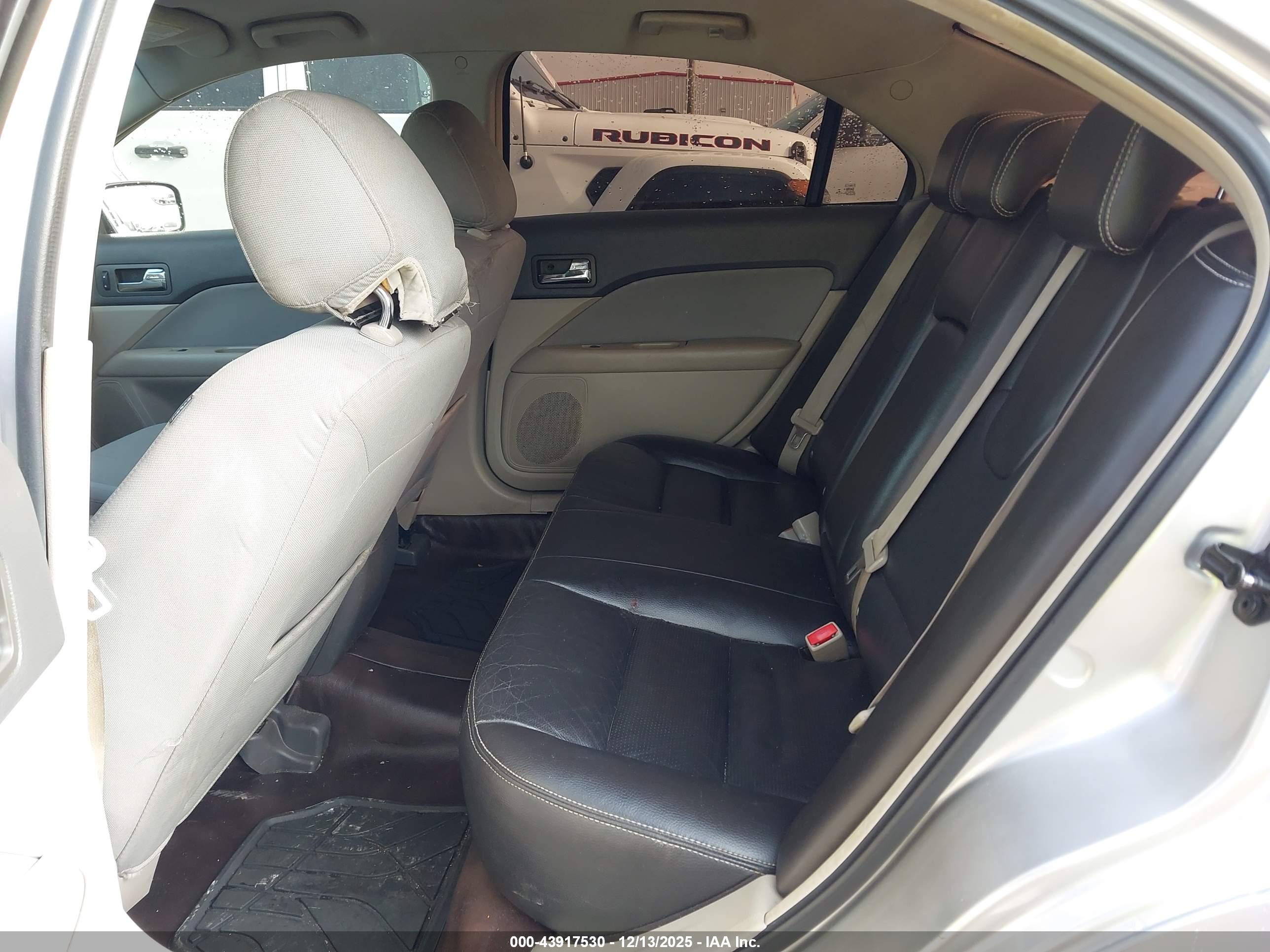 FORD FUSION image 8
