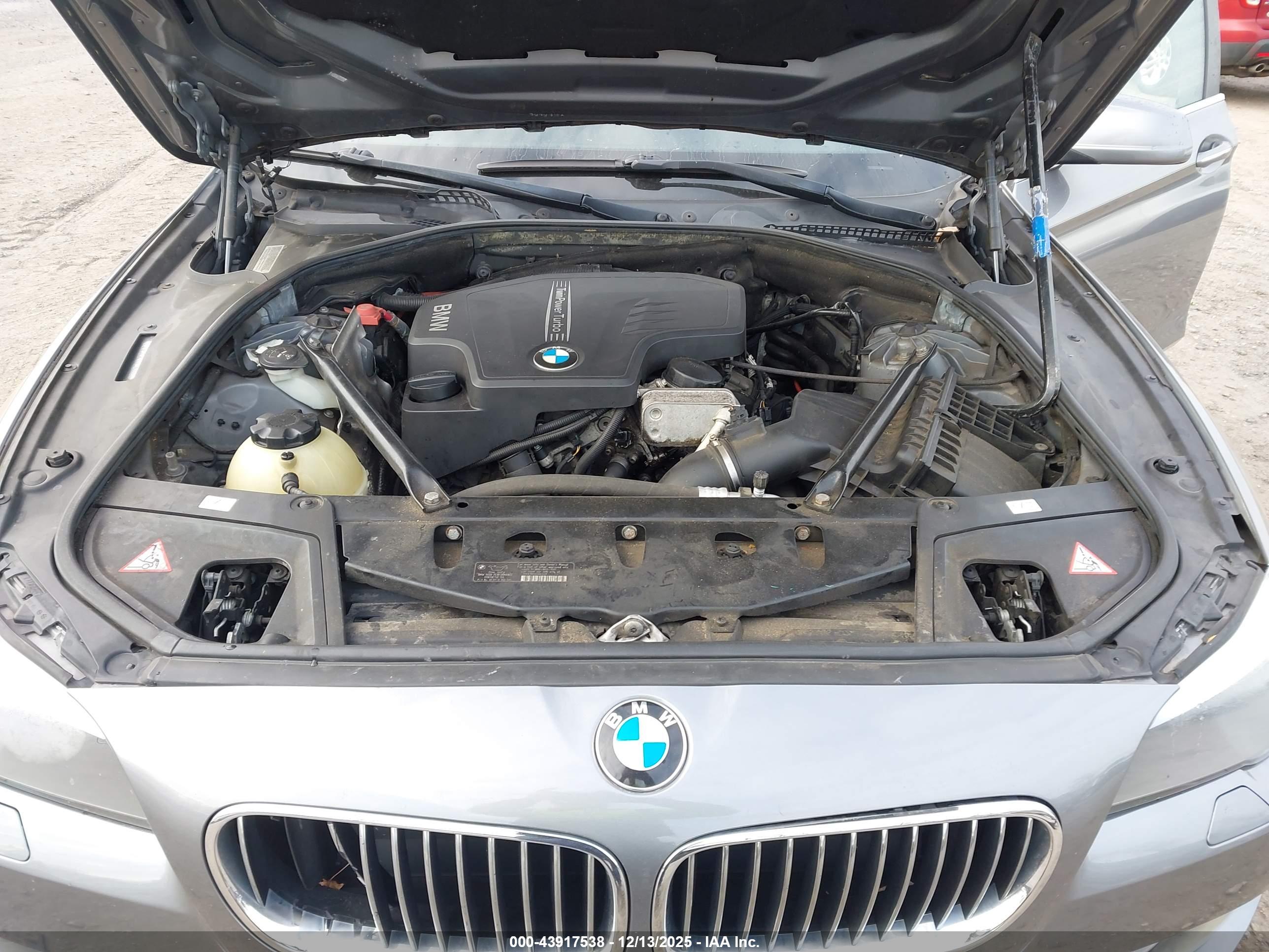 BMW 528I image 10