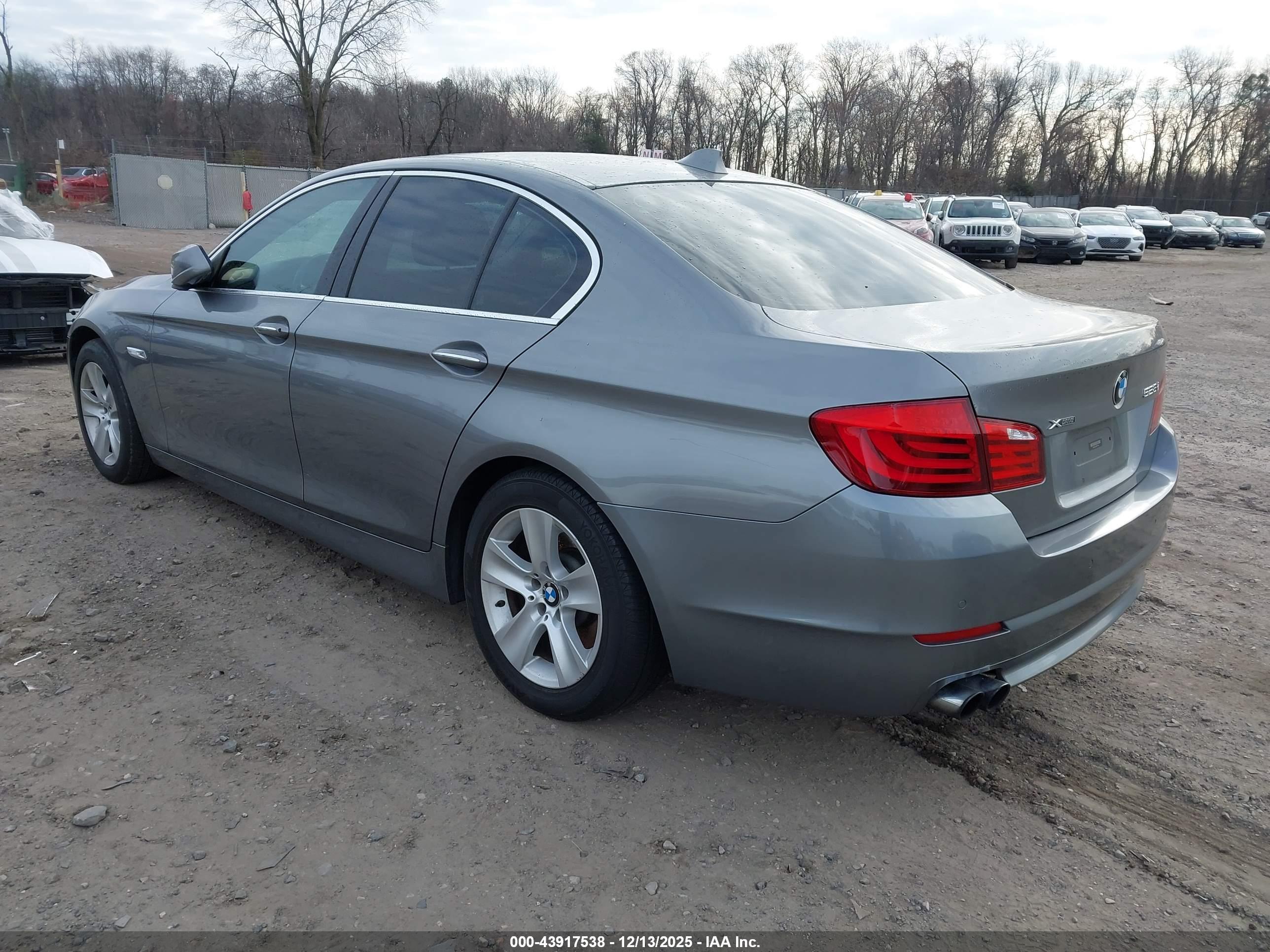 BMW 528I image 3