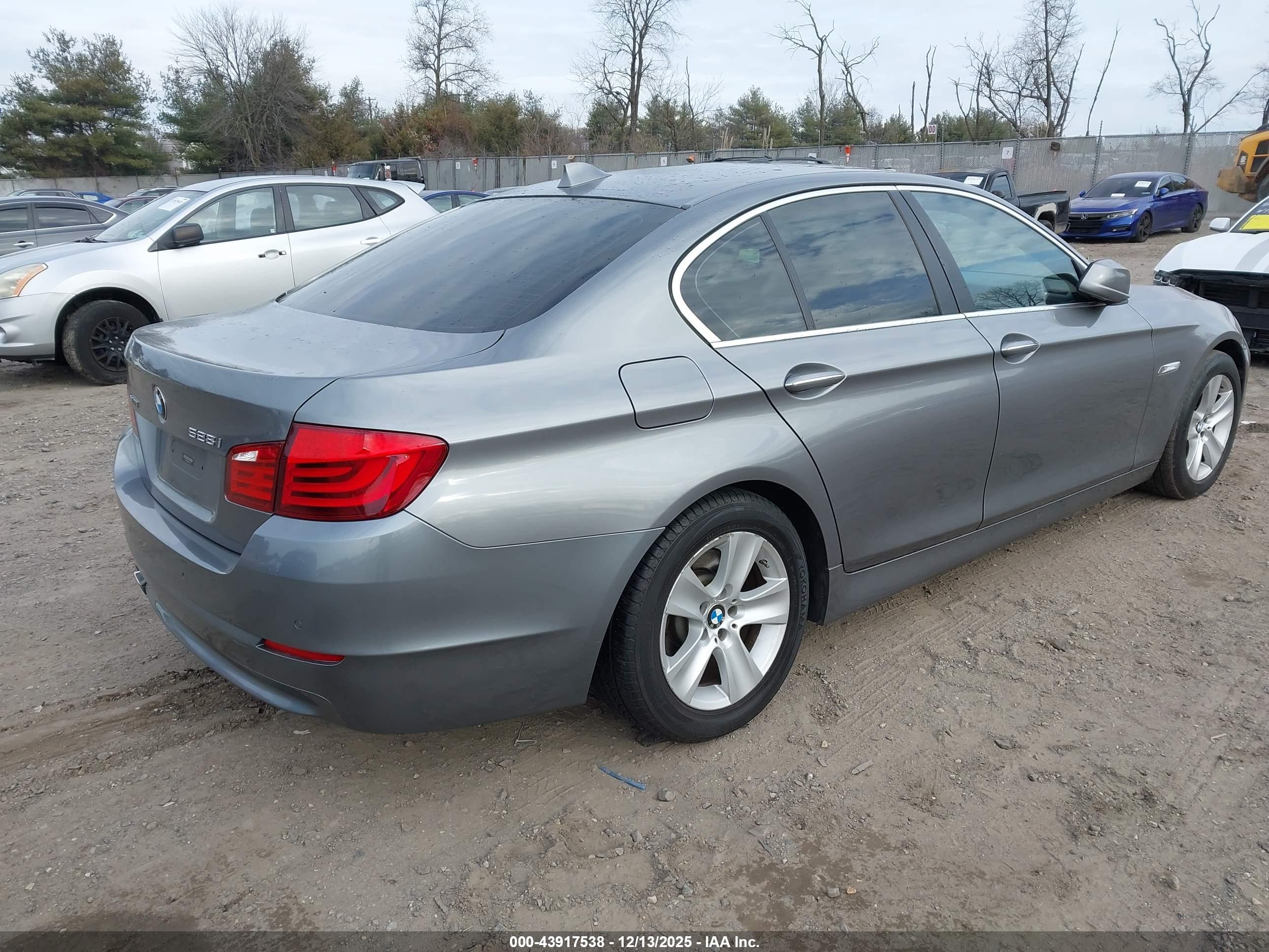 BMW 528I image 4