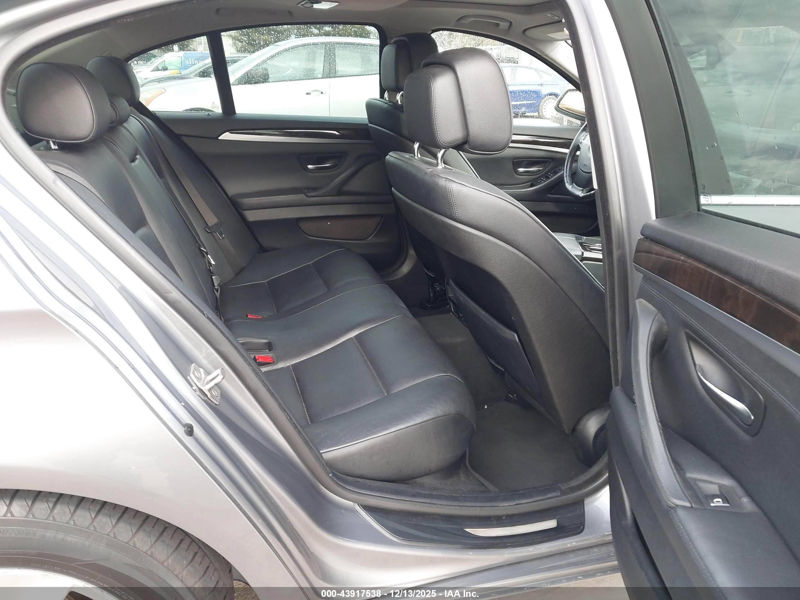 BMW 528I image 8