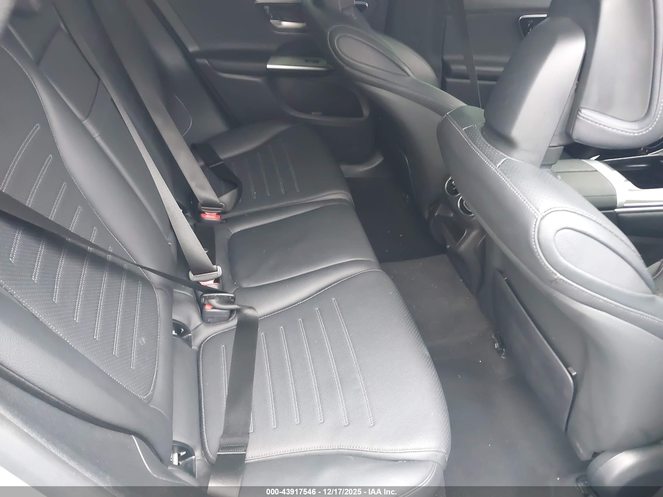 MERCEDES-BENZ GLC image 8