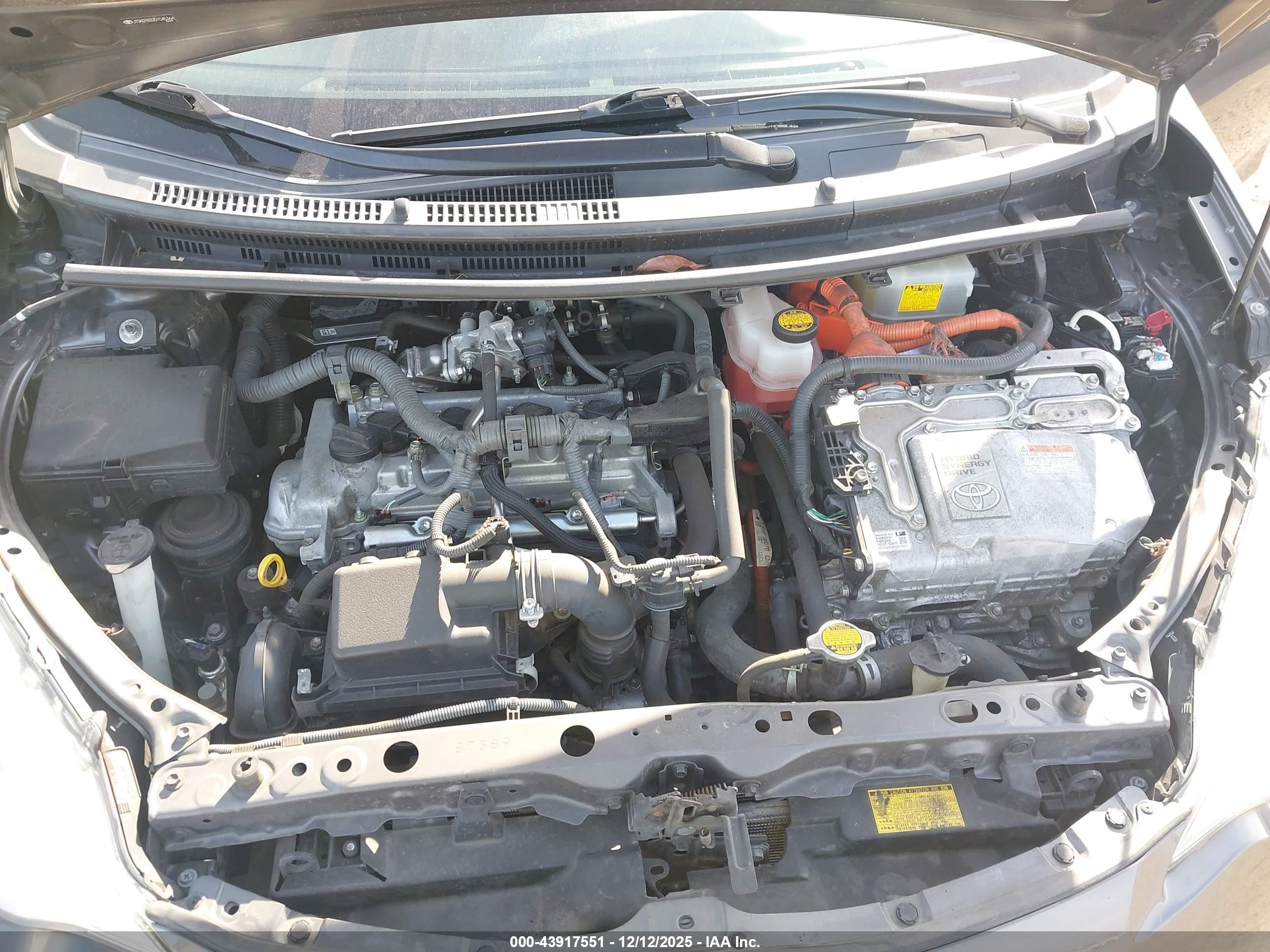 TOYOTA PRIUS image 10