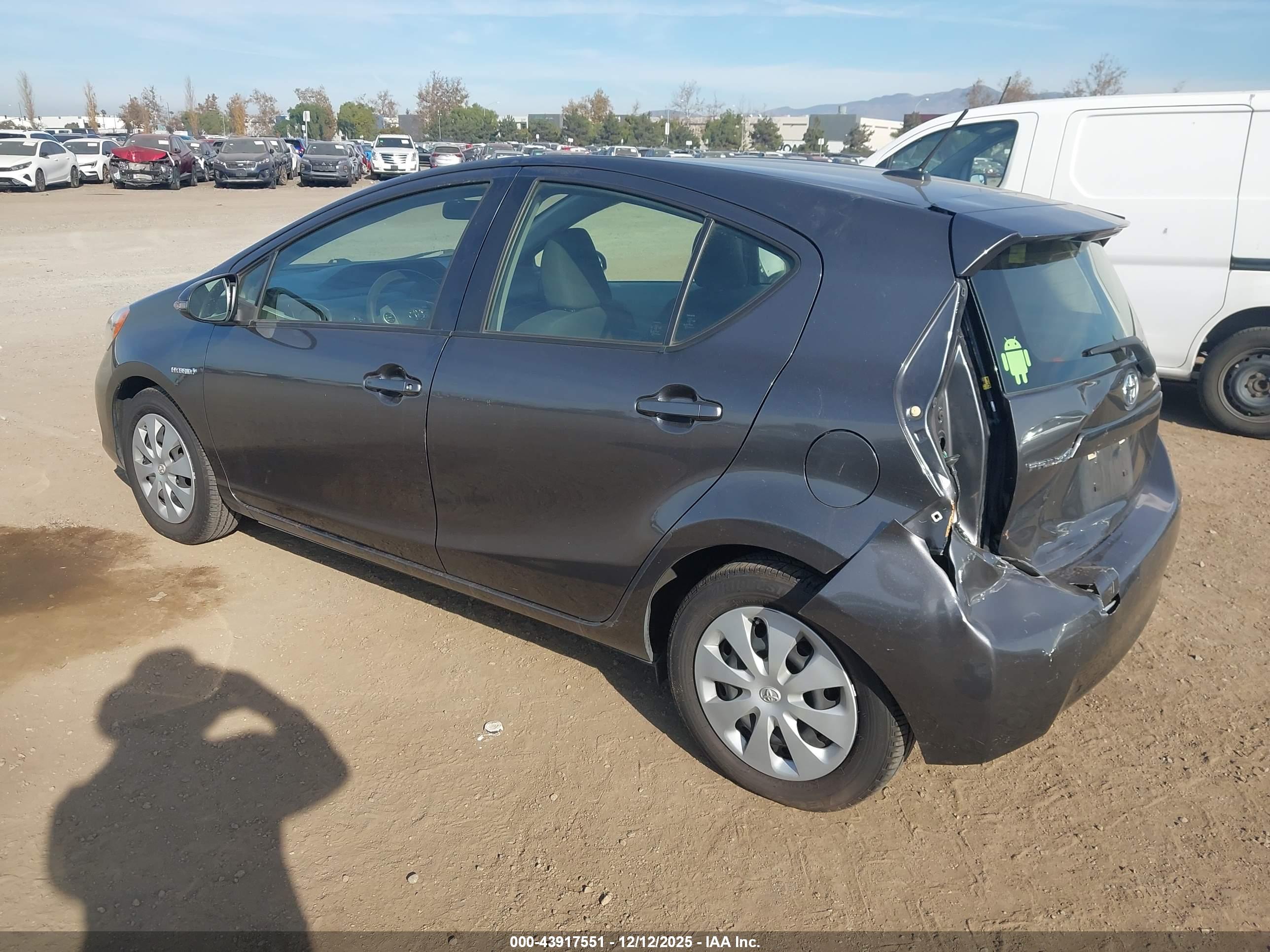 TOYOTA PRIUS image 3