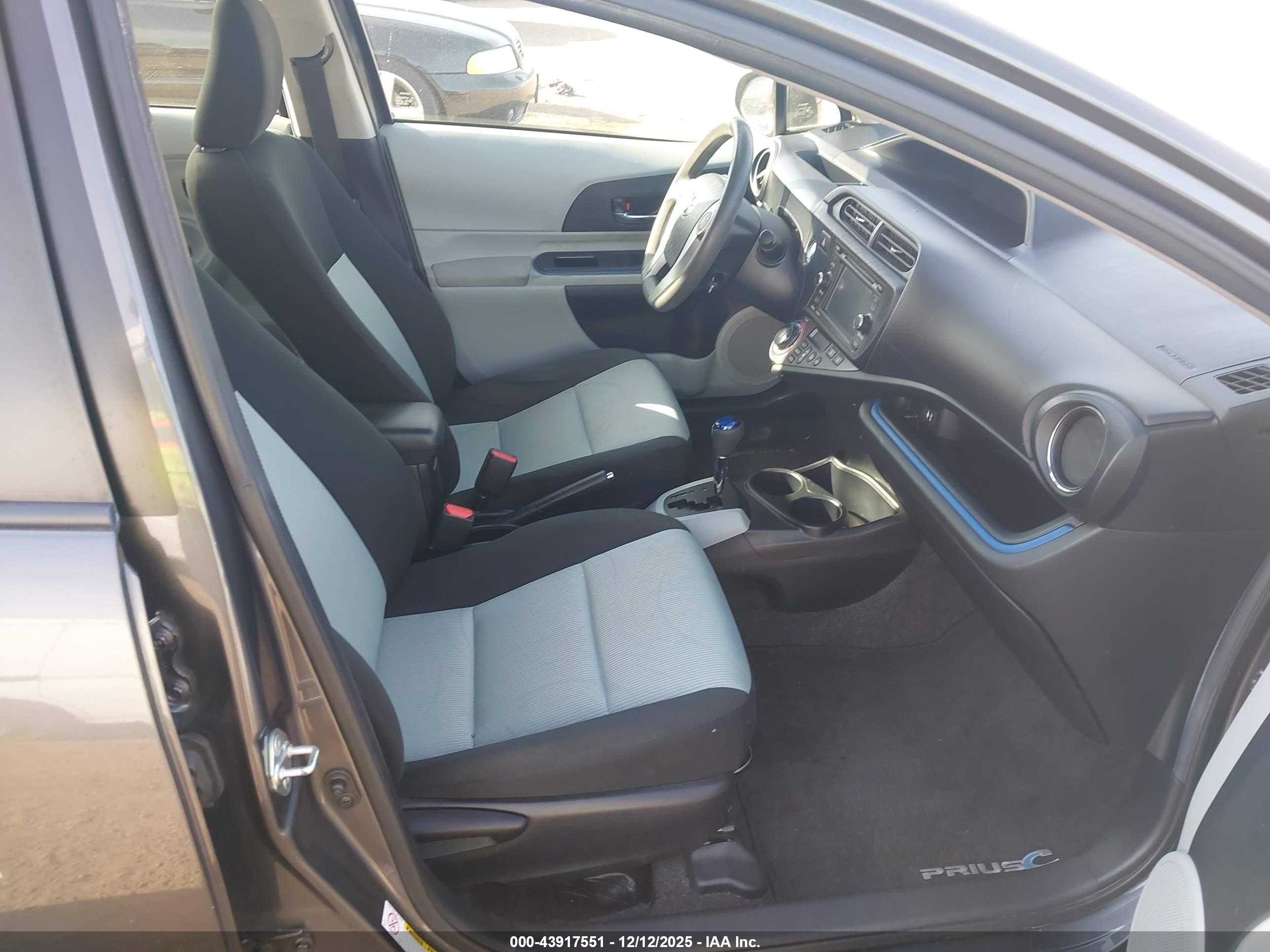 TOYOTA PRIUS image 5