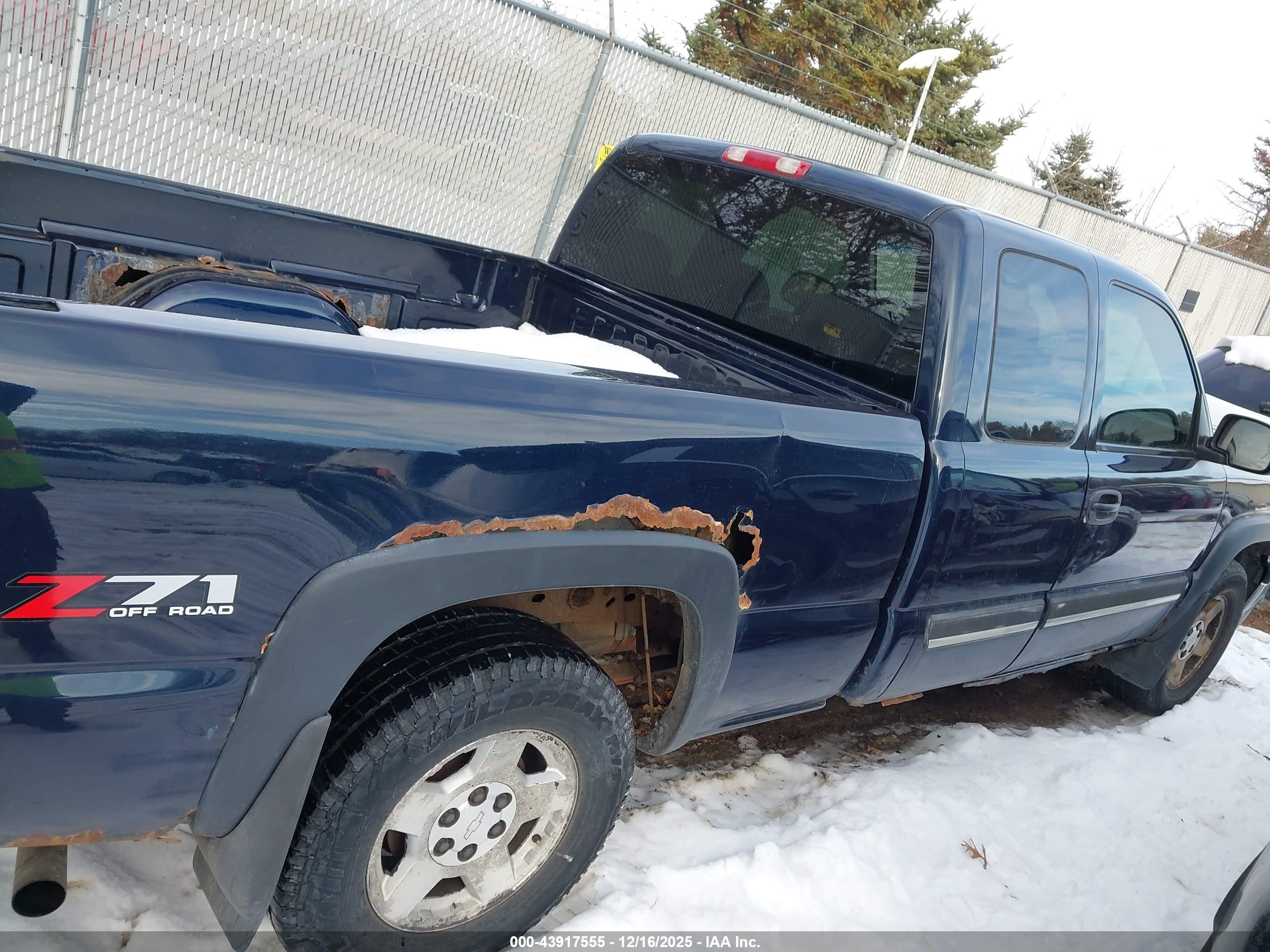CHEVROLET SILVERADO image 4