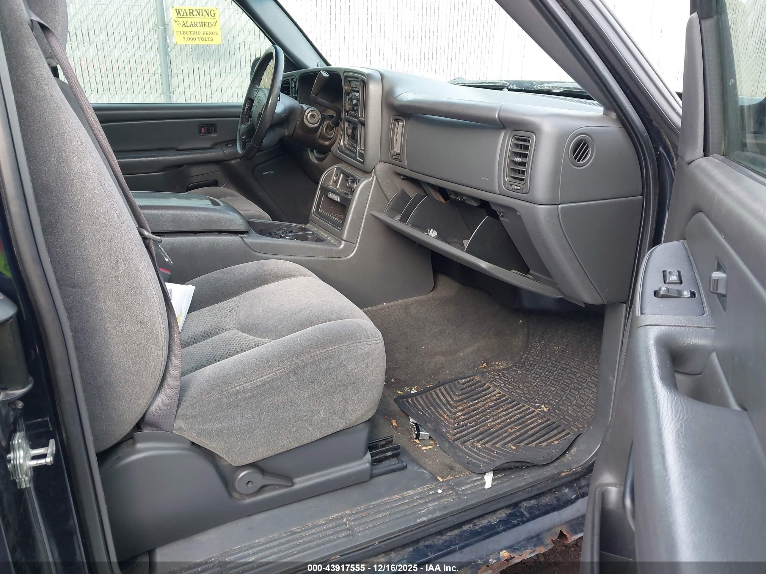 CHEVROLET SILVERADO image 5
