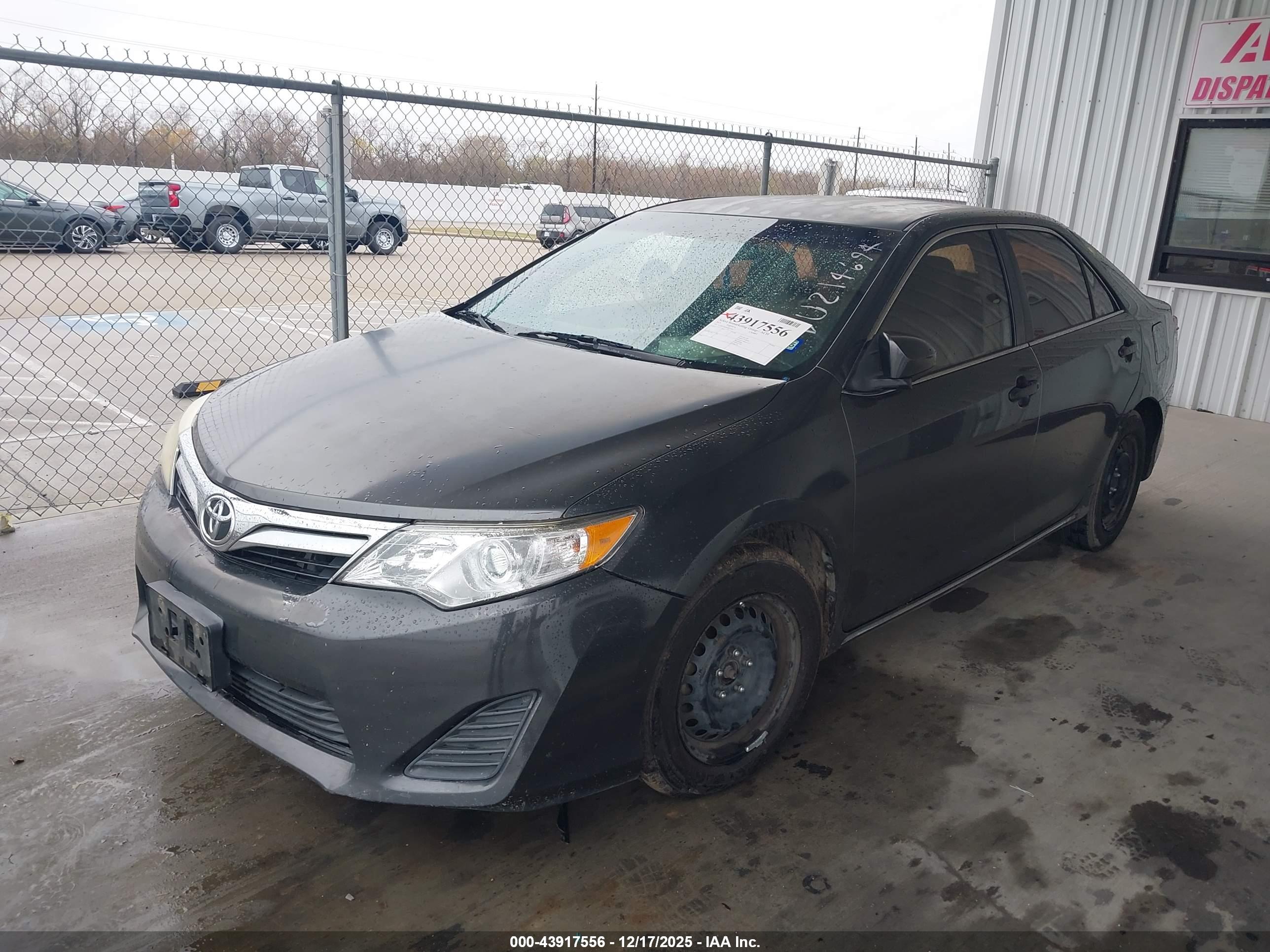 TOYOTA CAMRY image 2