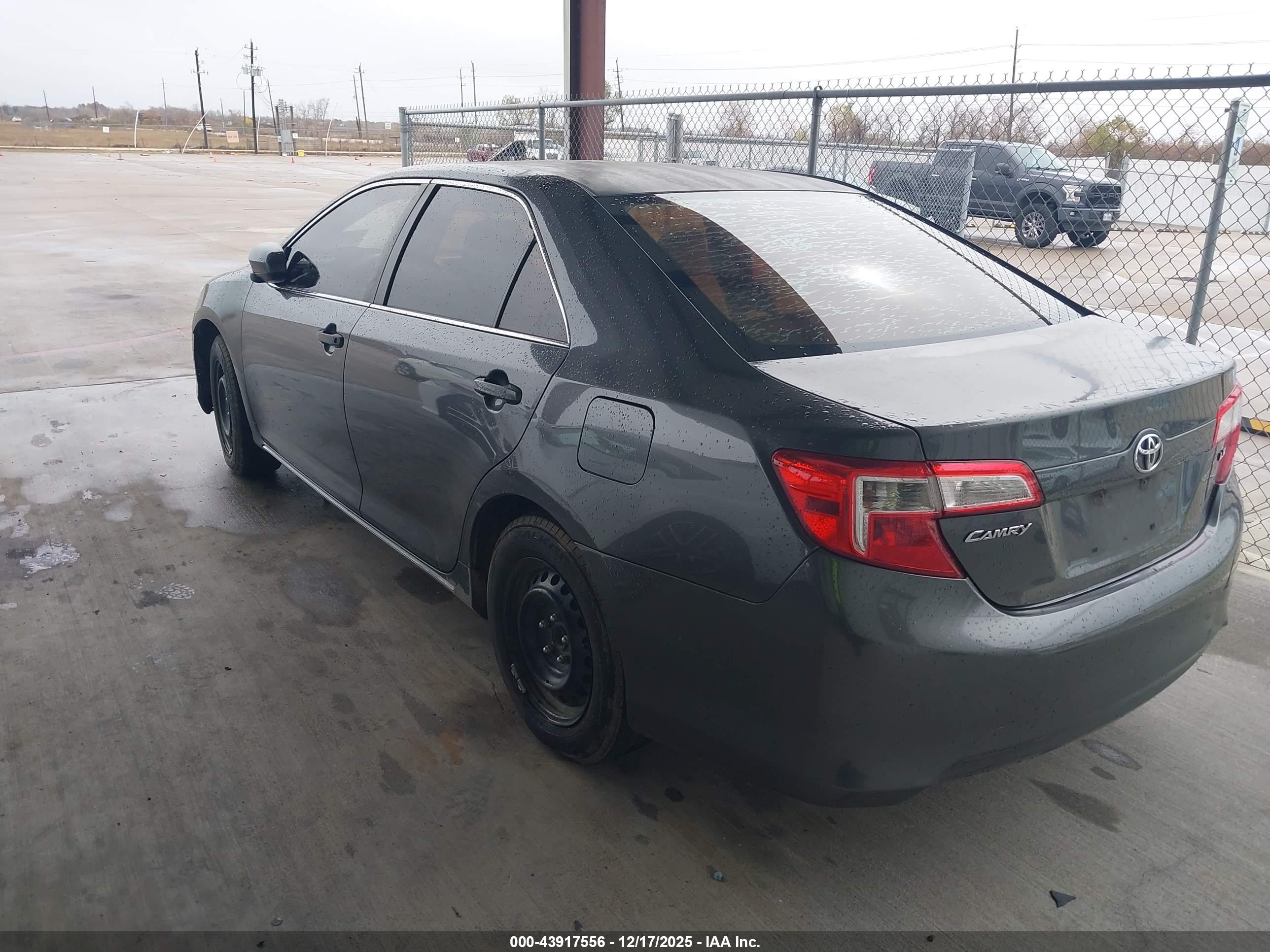 TOYOTA CAMRY image 3