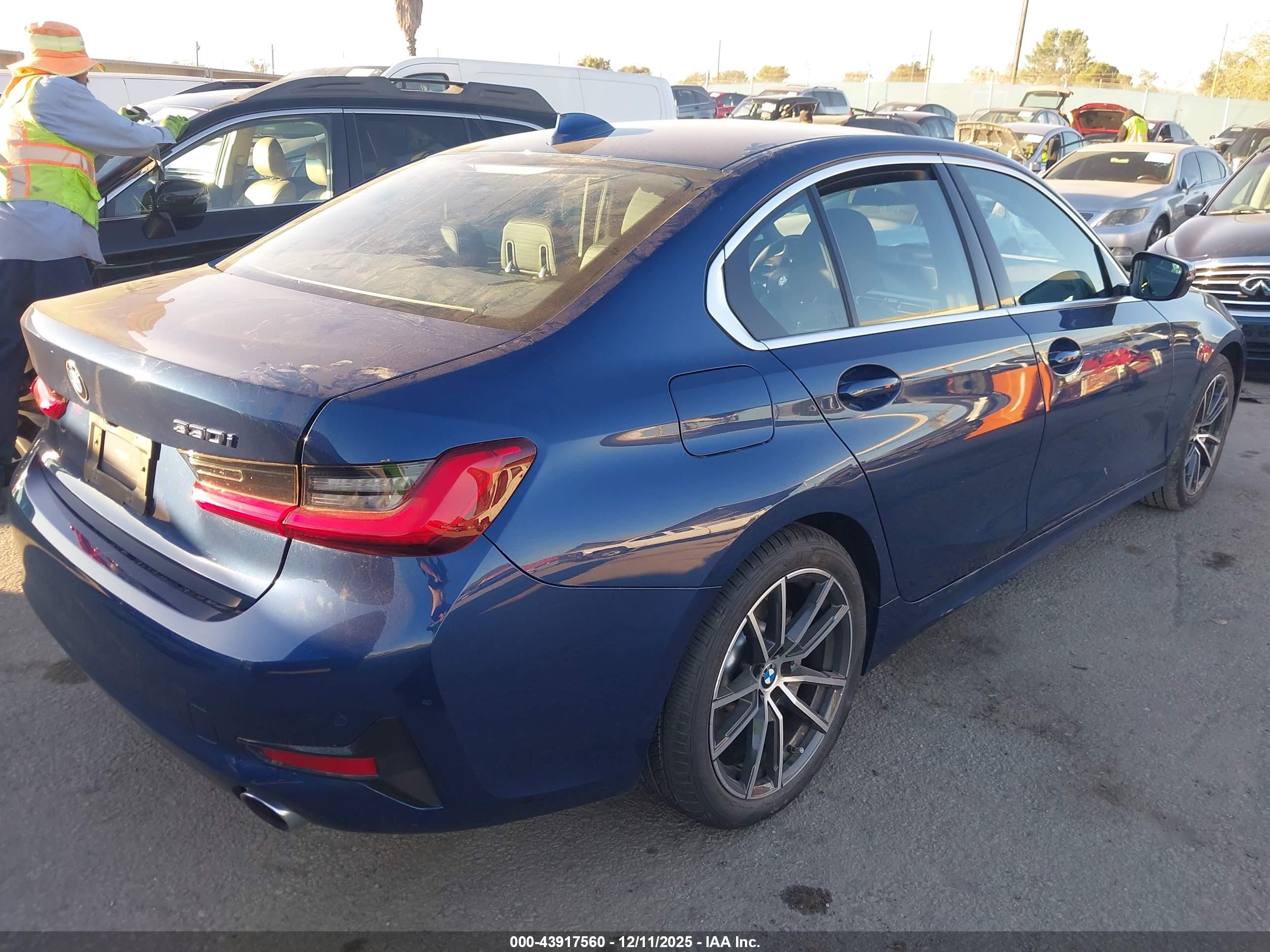 BMW 330I image 4