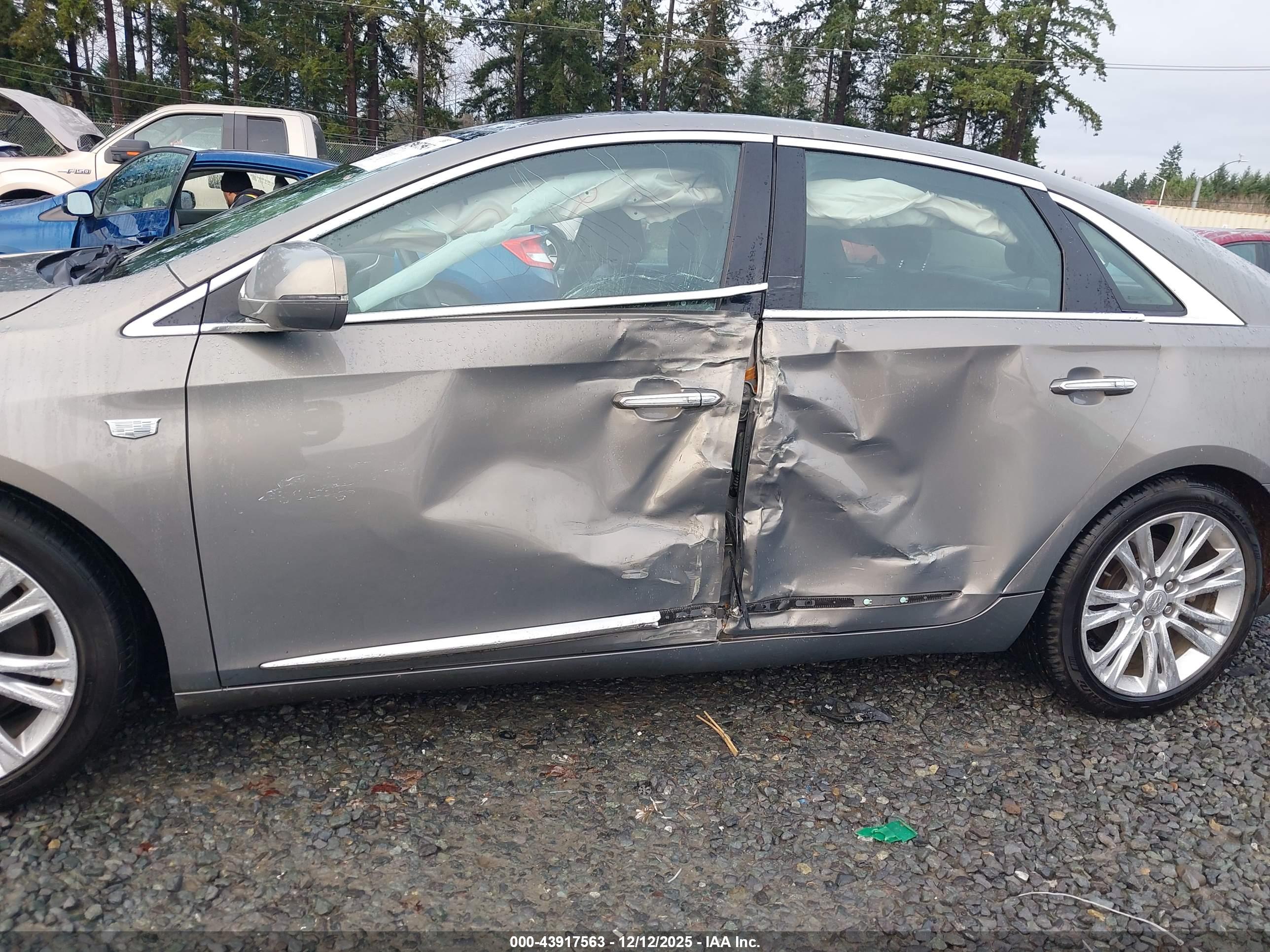 CADILLAC XTS image 6