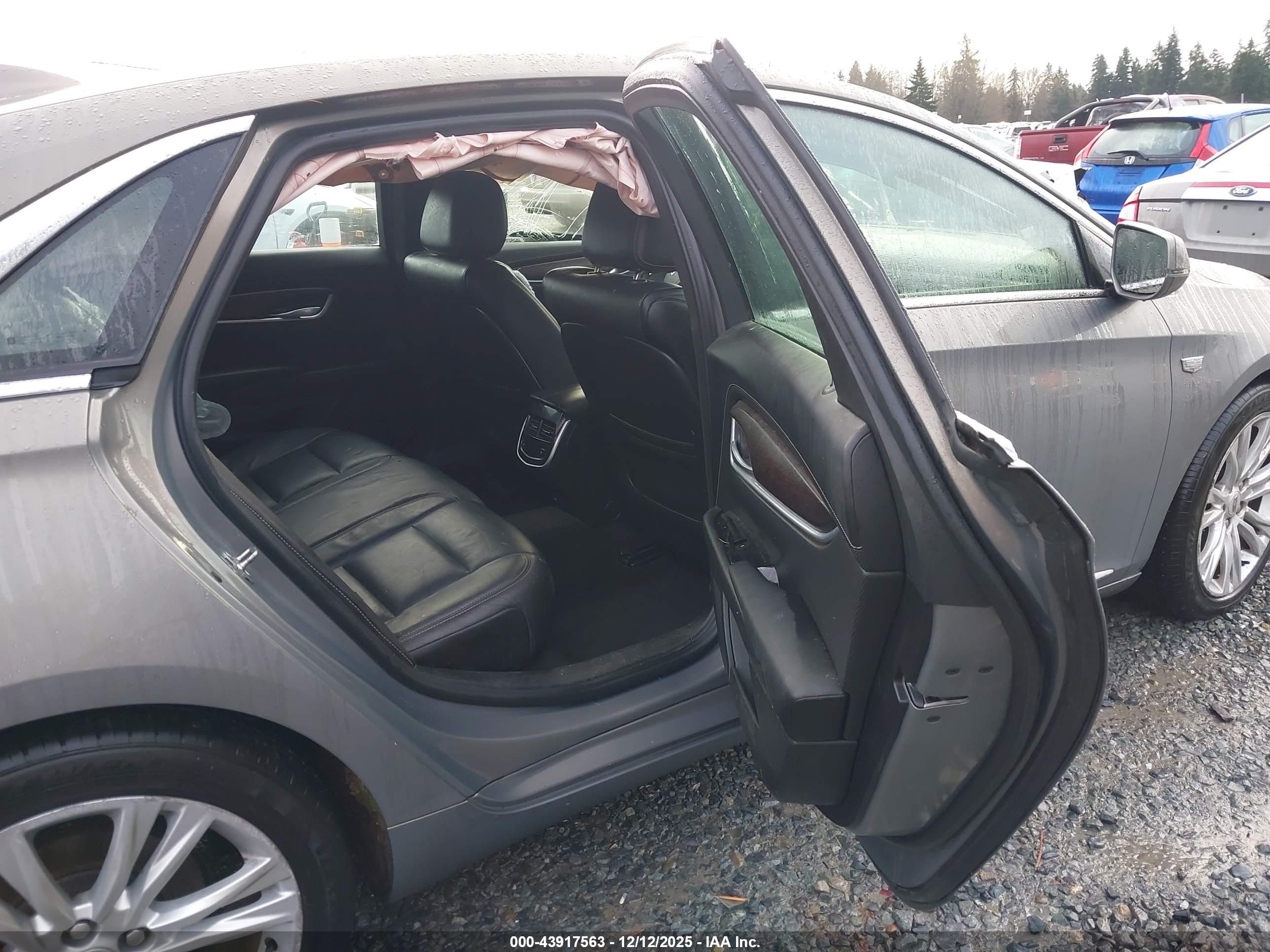 CADILLAC XTS image 8