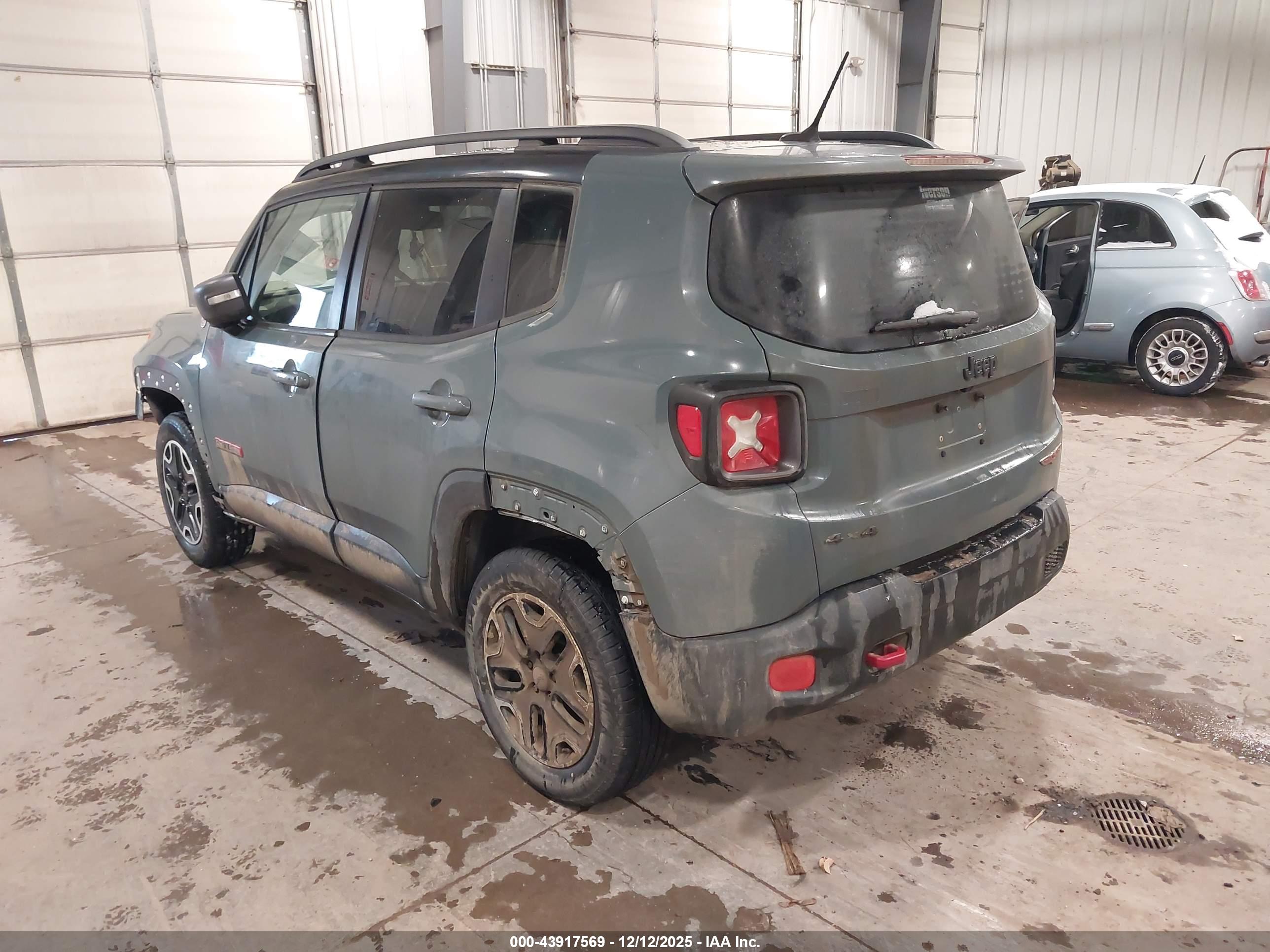 JEEP RENEGADE image 3