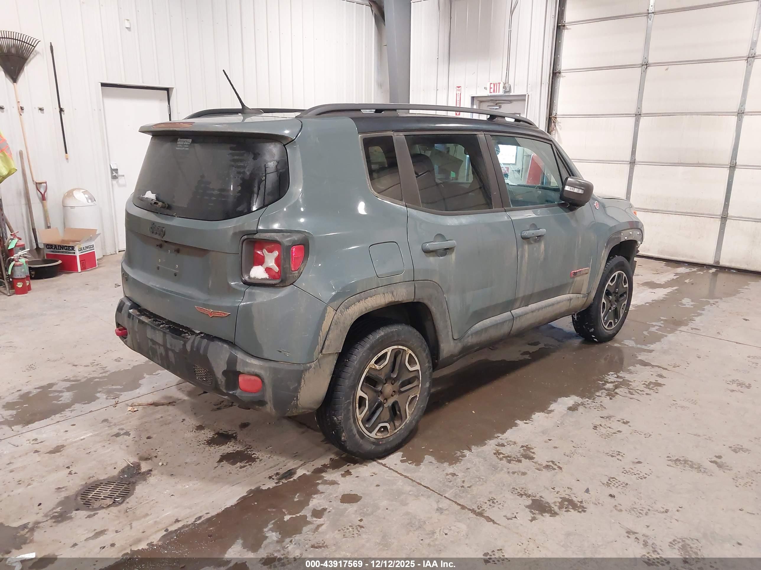 JEEP RENEGADE image 4