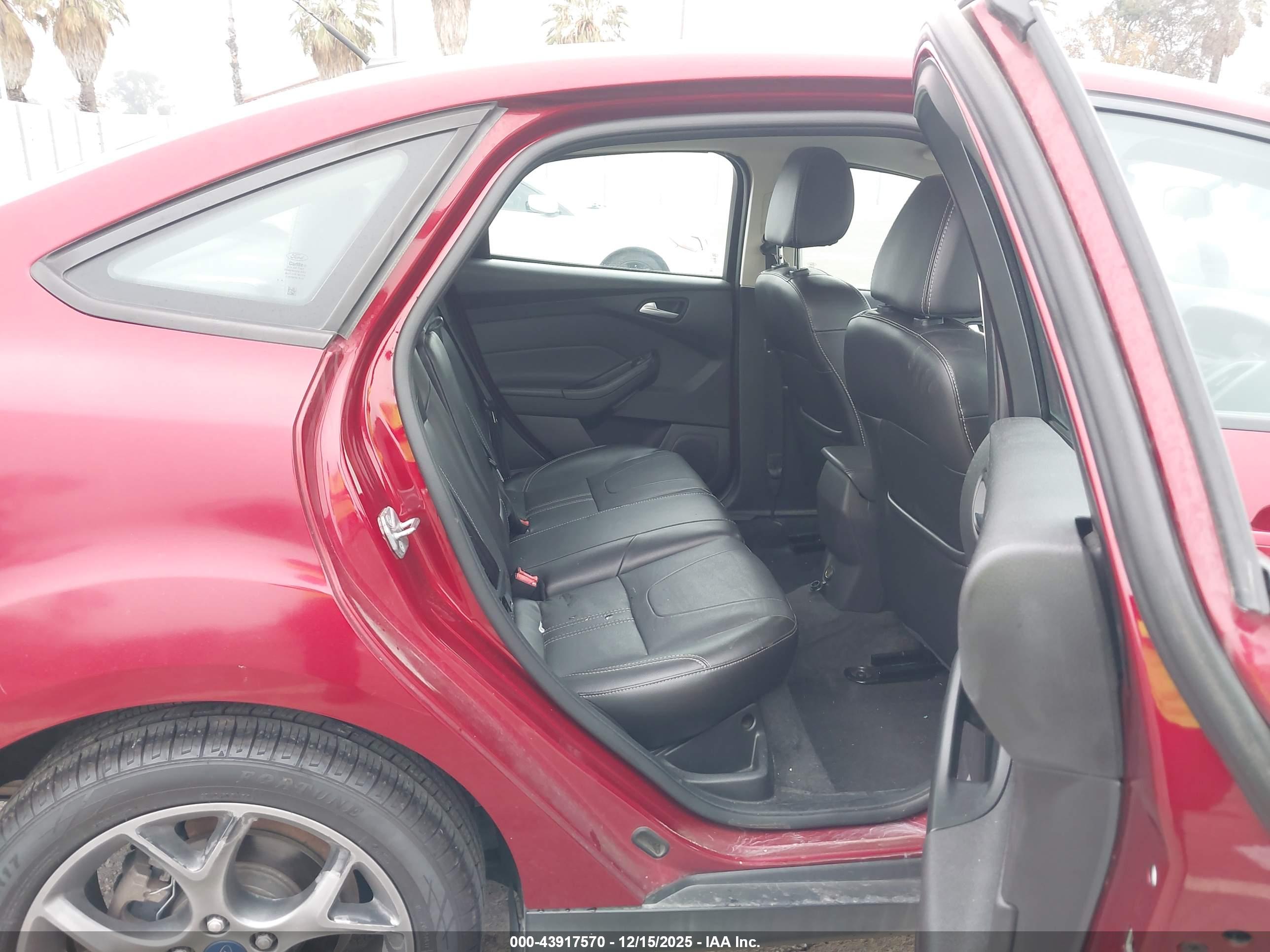 FORD FOCUS image 8