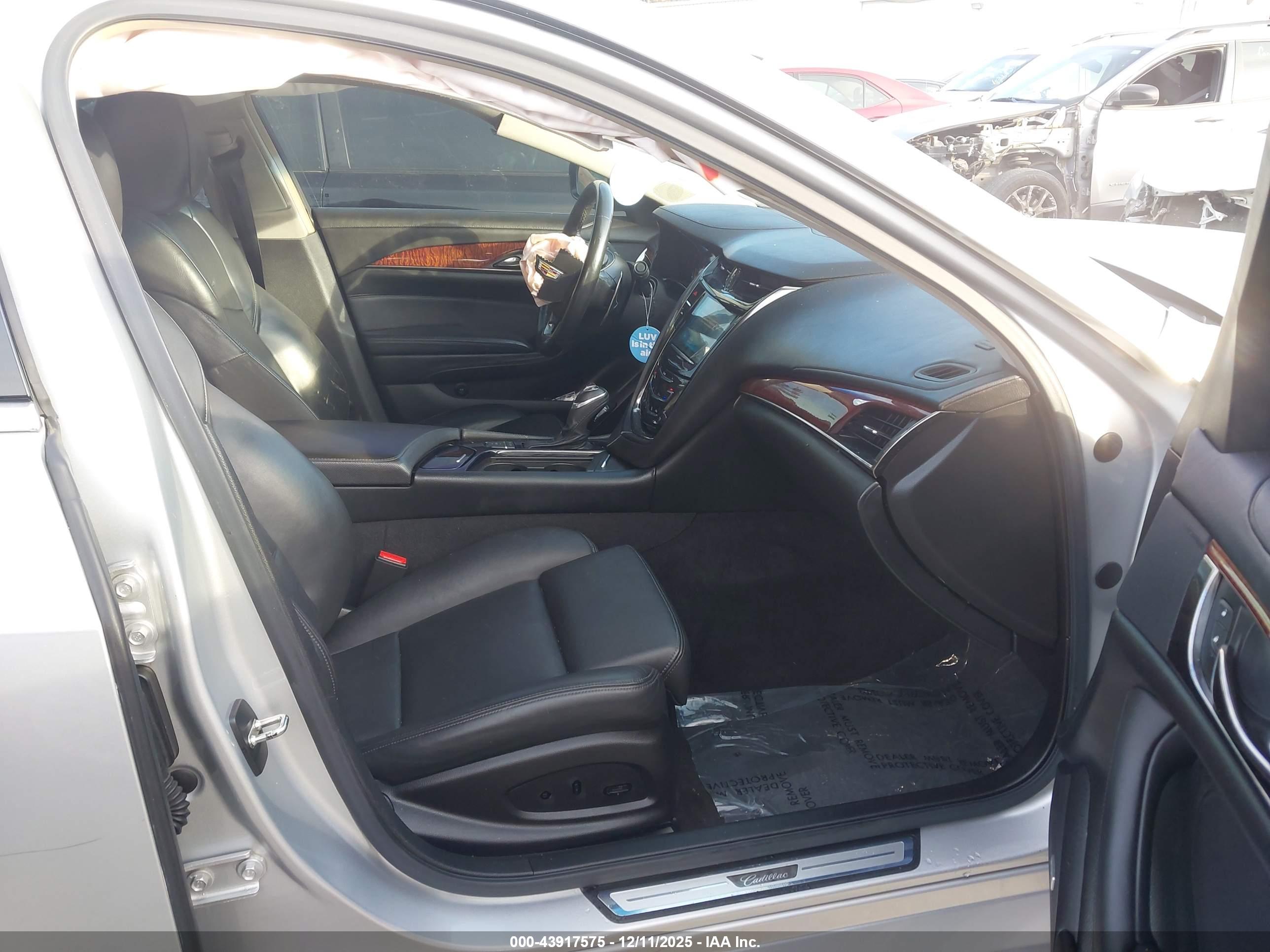CADILLAC CTS image 5