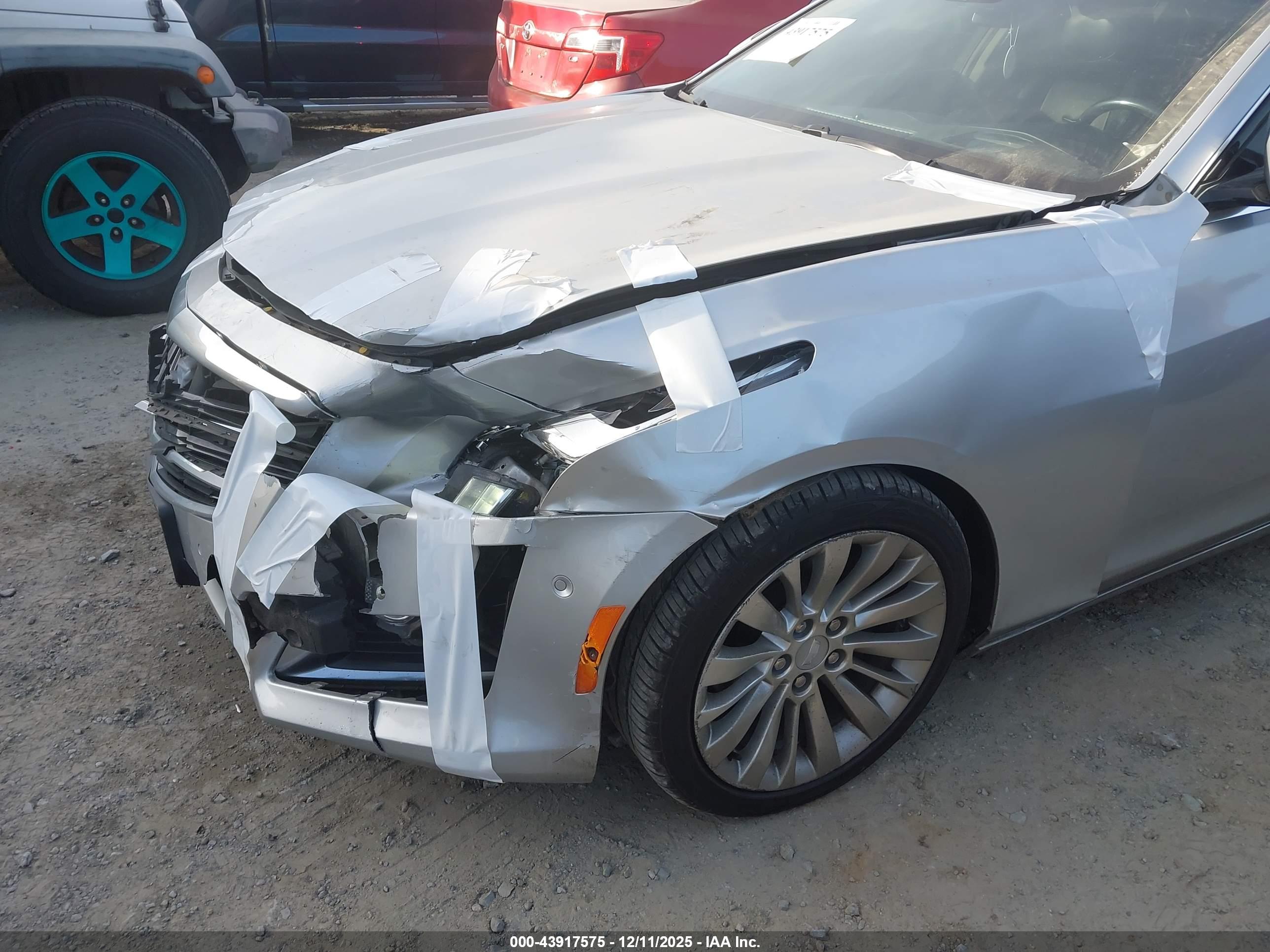 CADILLAC CTS image 6