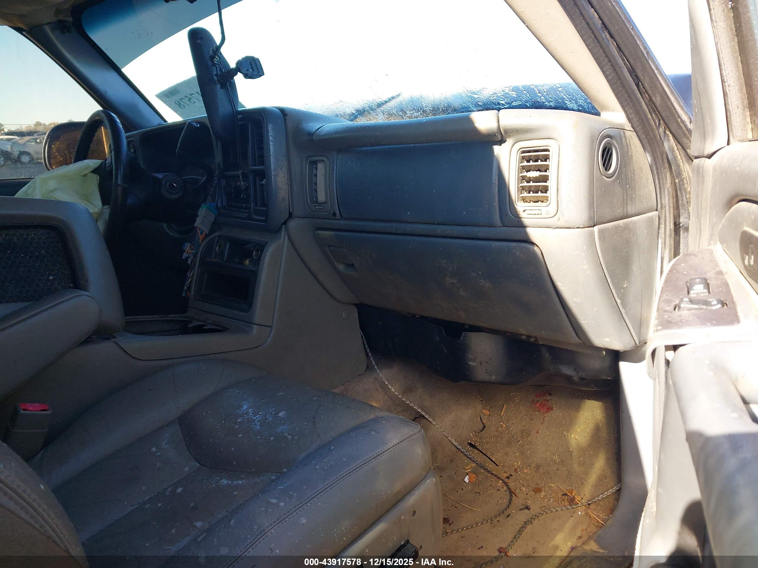 CHEVROLET SILVERADO image 5