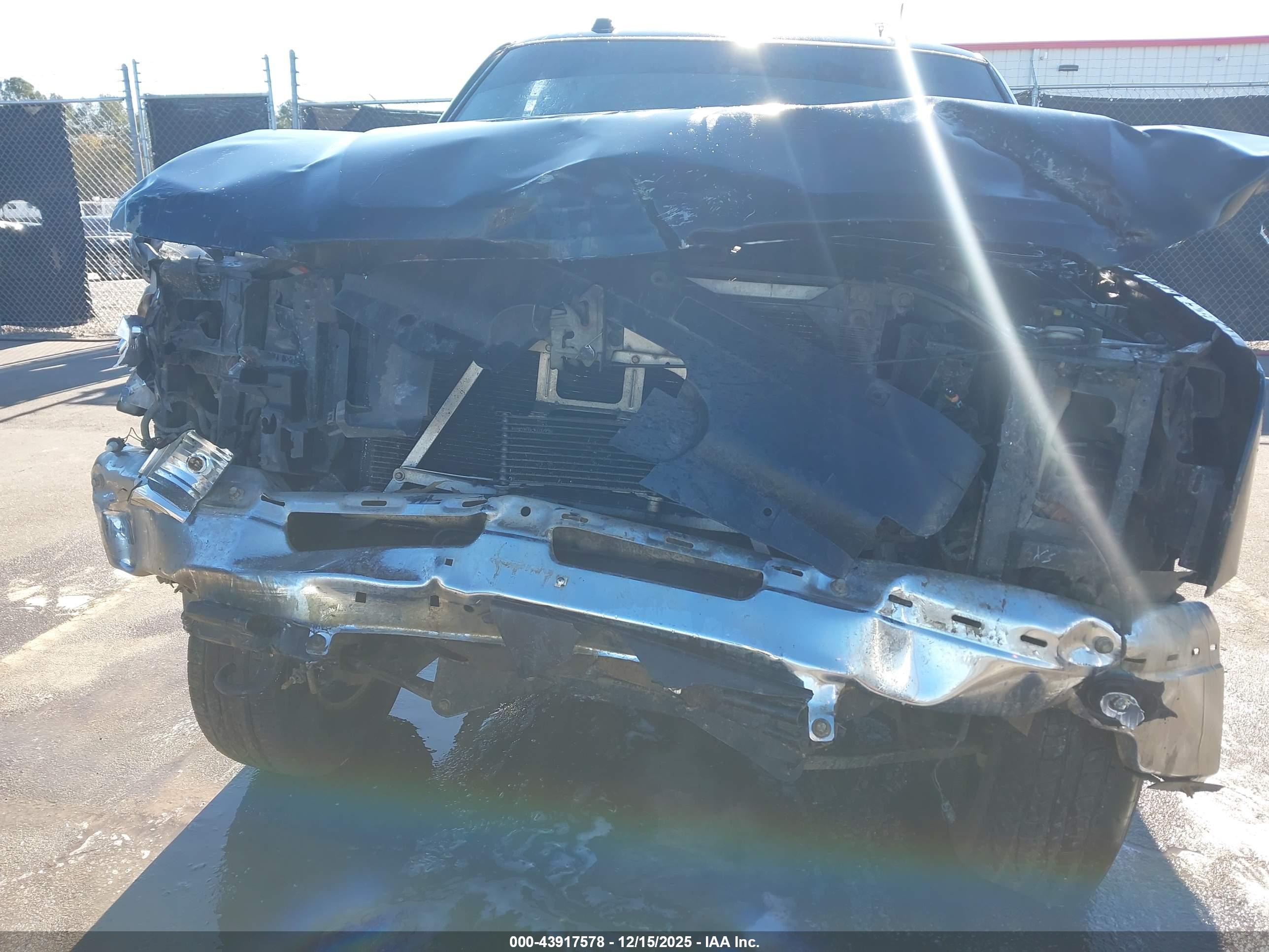 CHEVROLET SILVERADO image 6