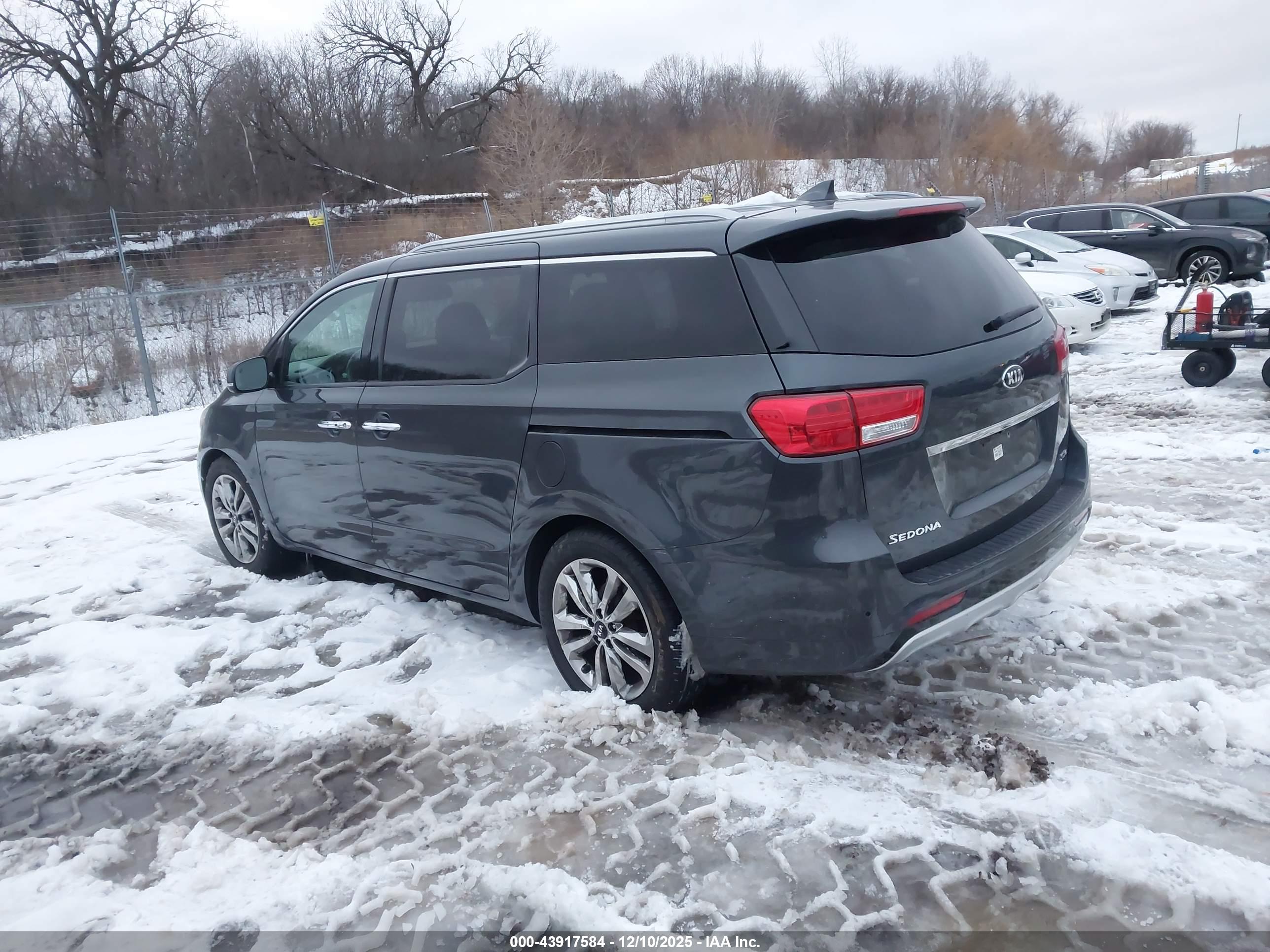 KIA SEDONA image 3