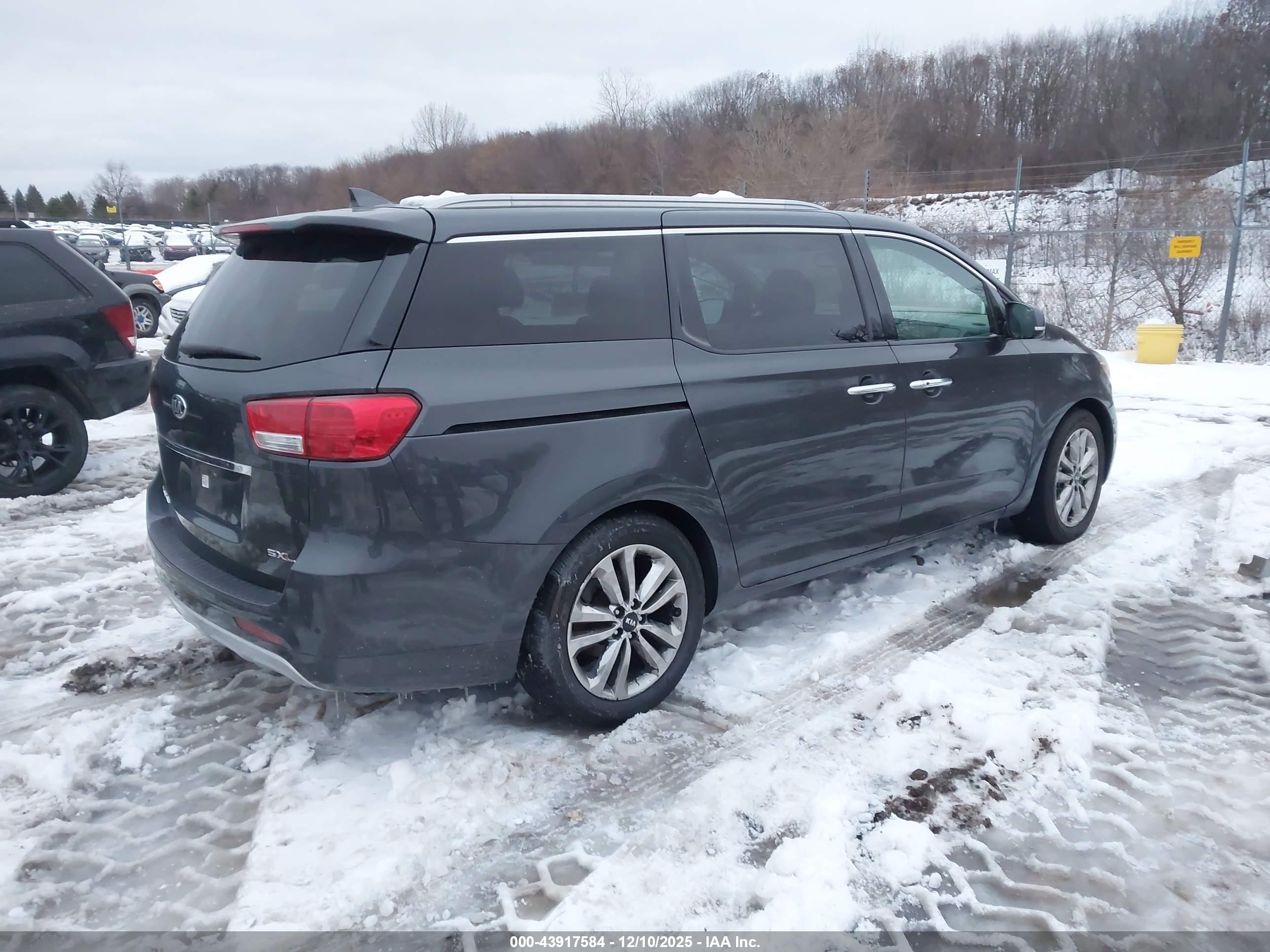 KIA SEDONA image 4