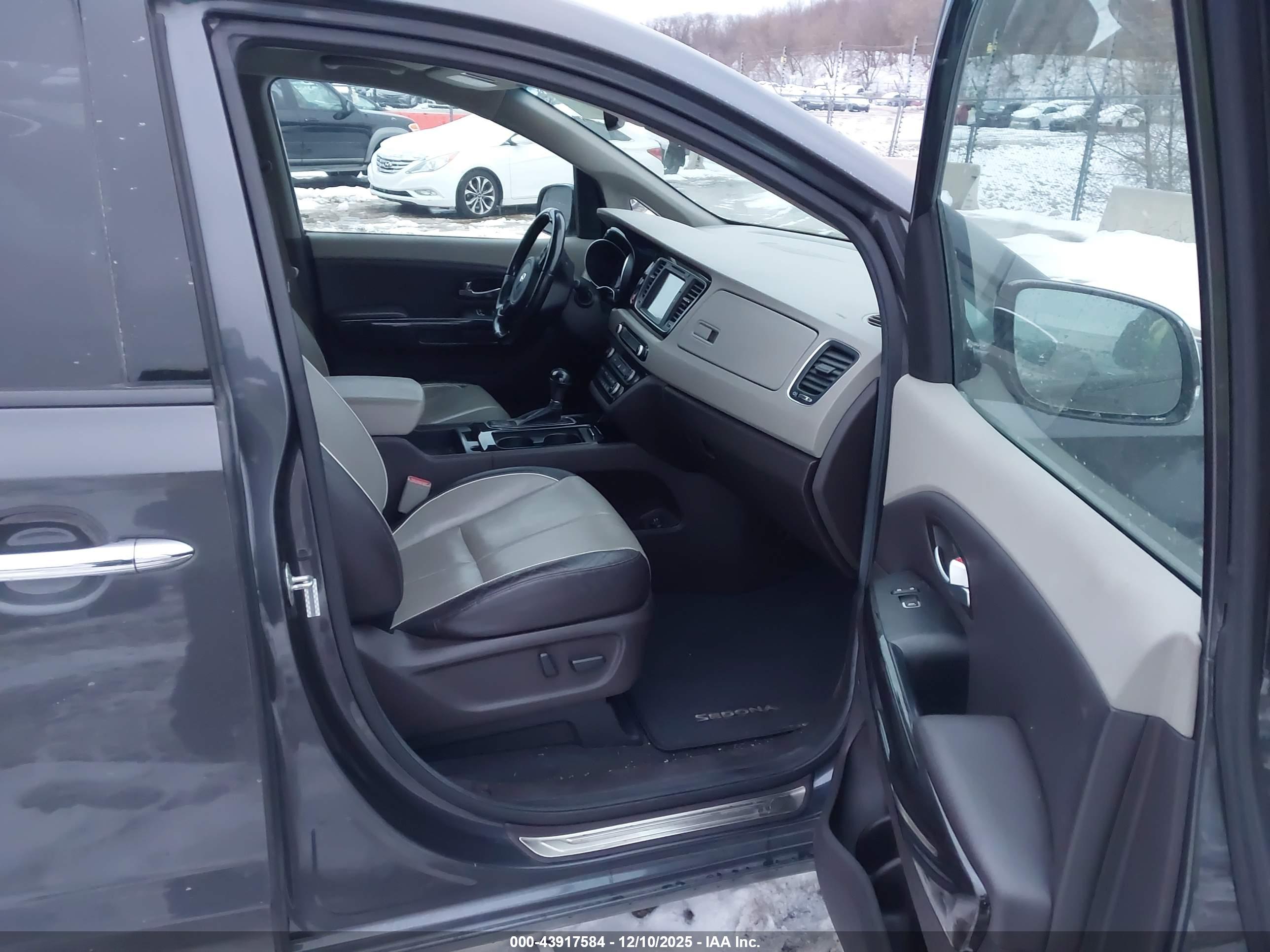 KIA SEDONA image 5