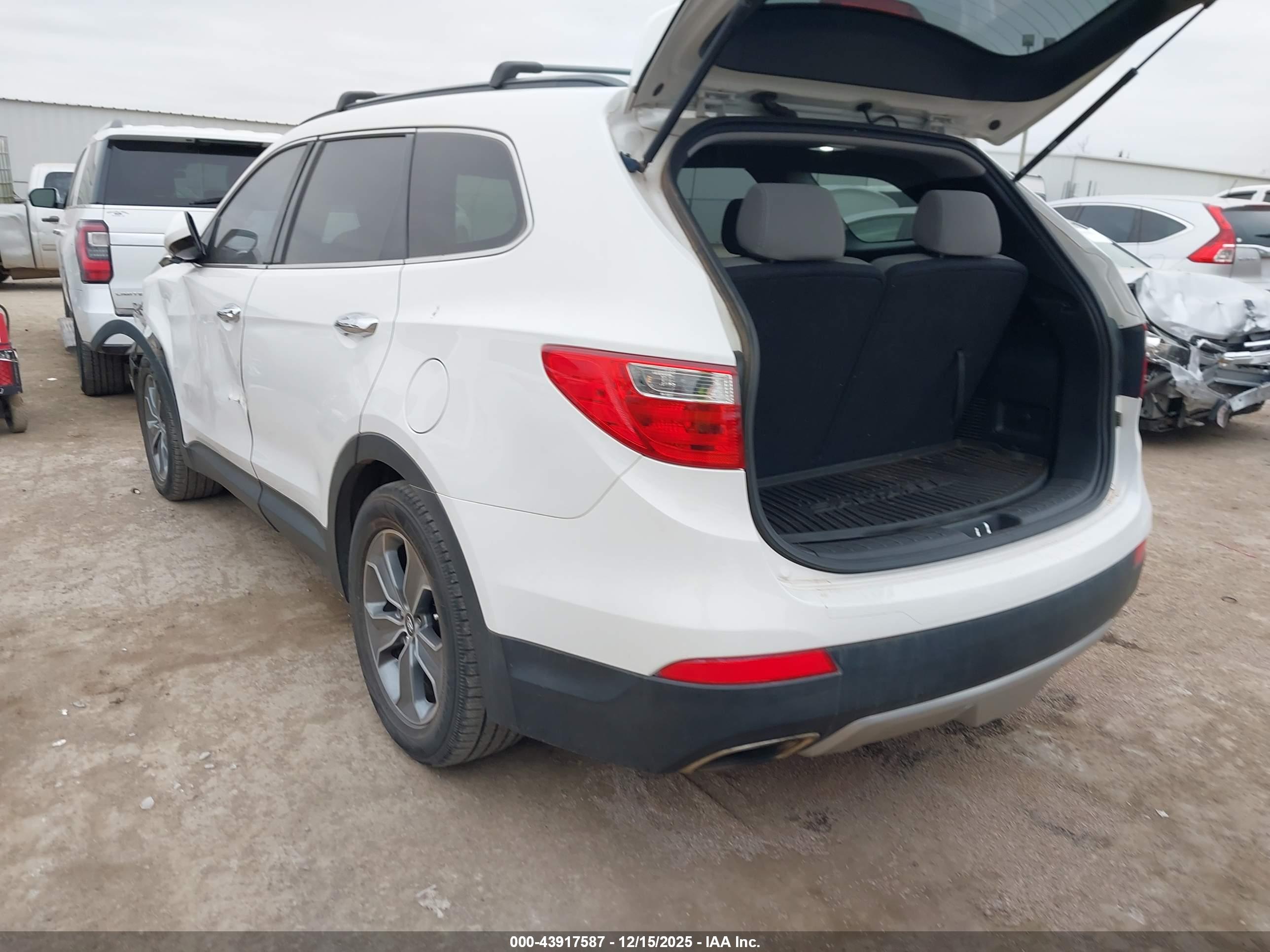 HYUNDAI SANTA image 3