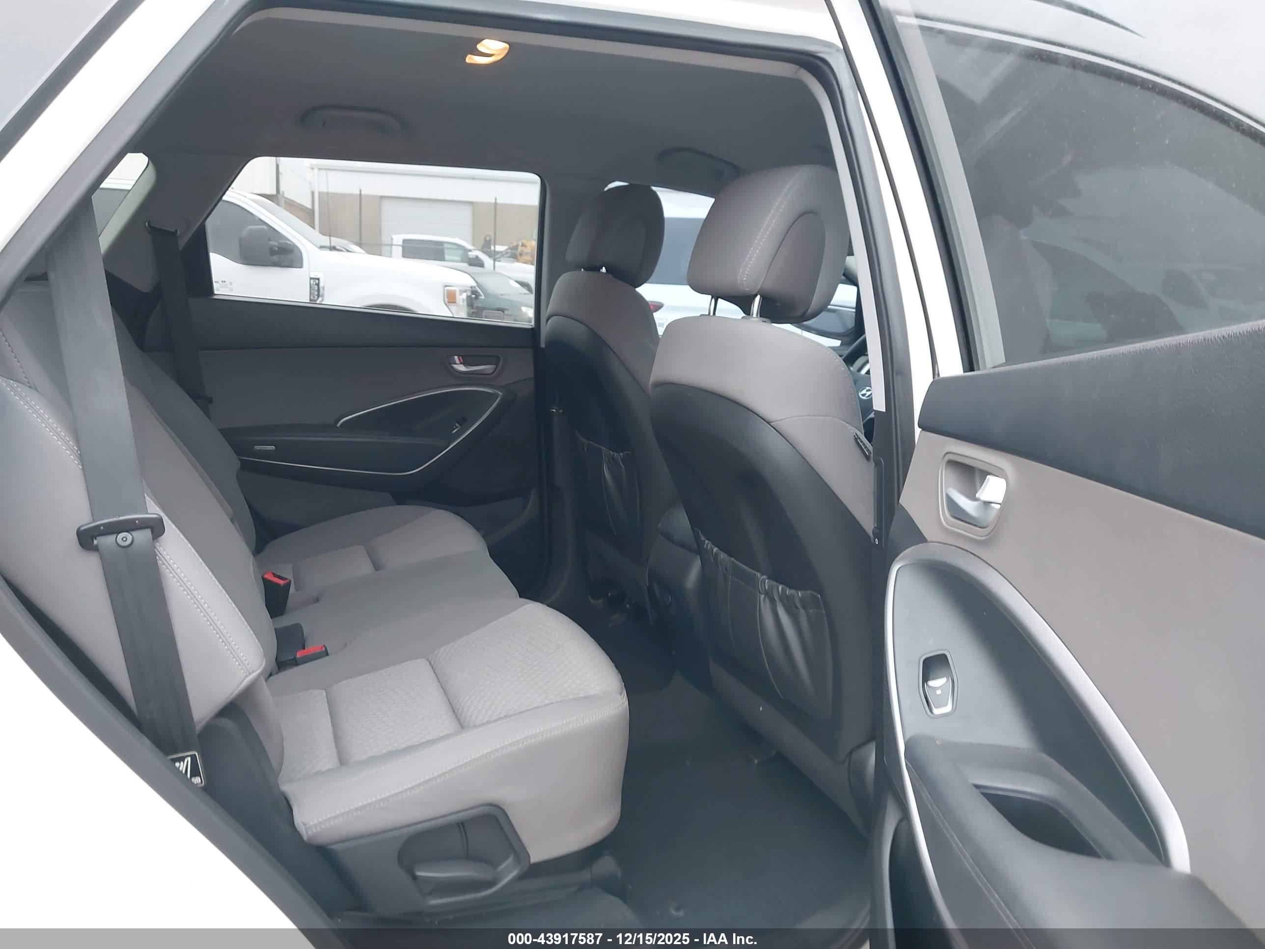 HYUNDAI SANTA image 8