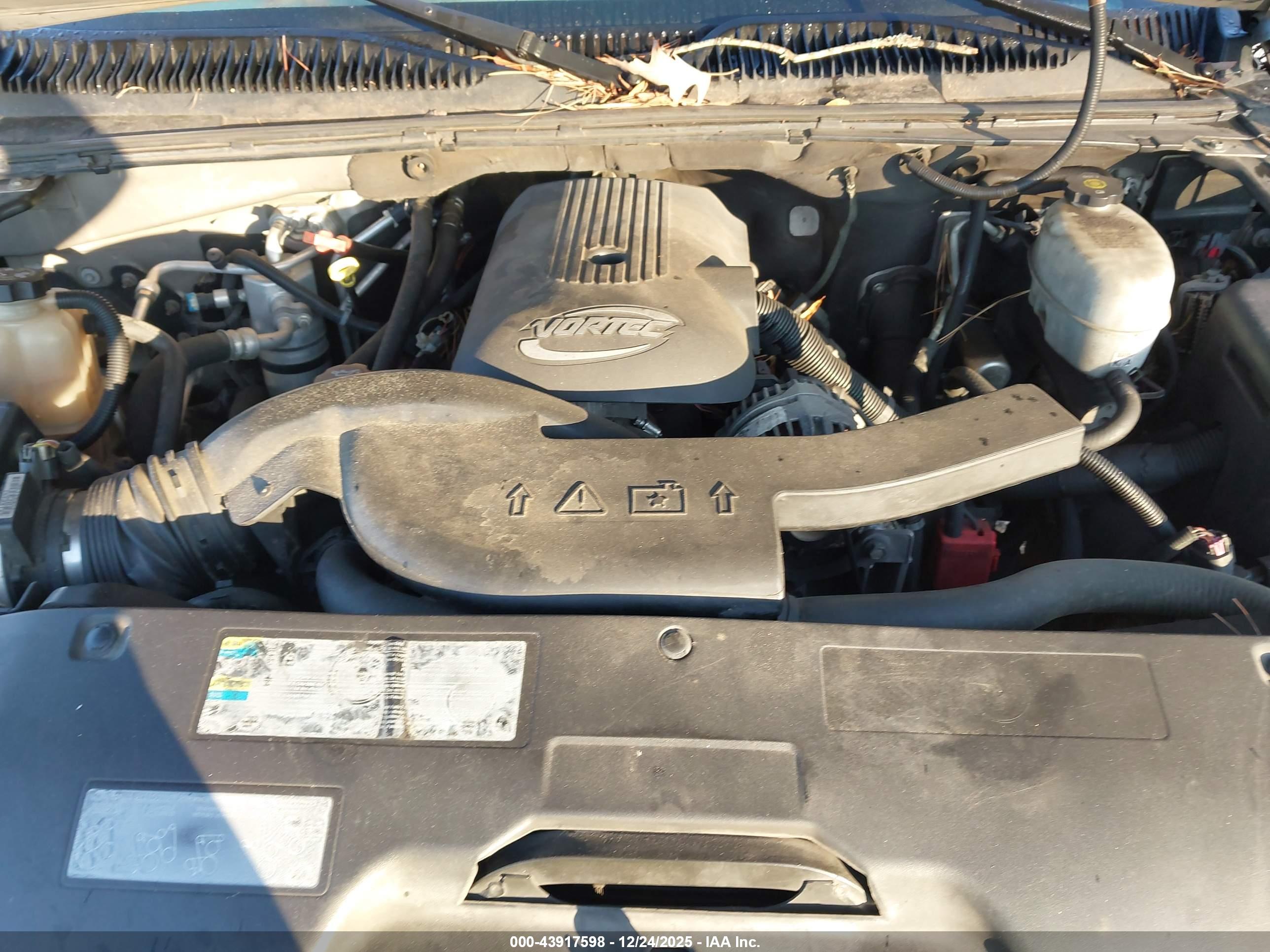 CHEVROLET SUBURBAN image 10